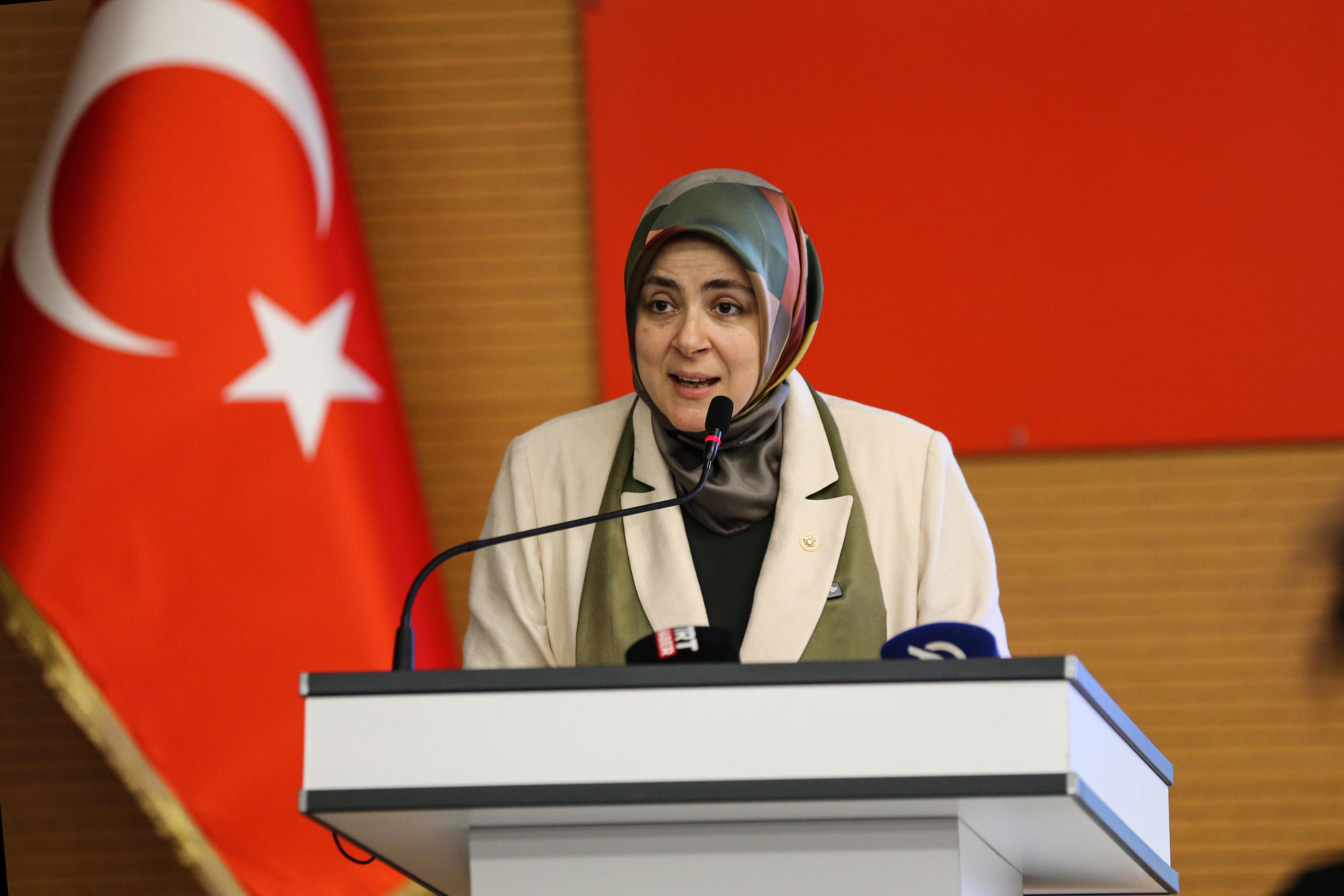 Adana'da Girişimci Kadınlar Sertifikayla Taçlandırıldı