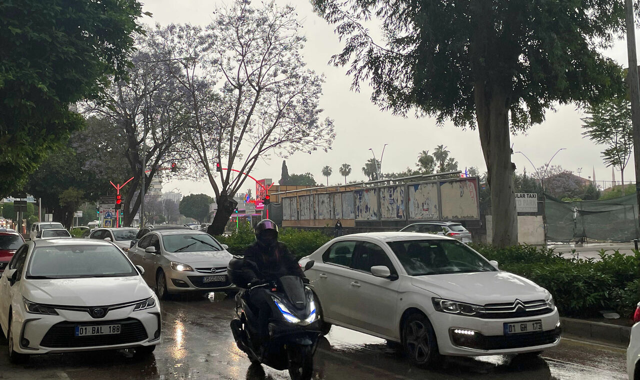 Meteorolojiden Adana Ve Çevresinde Sağanak Uyarısı