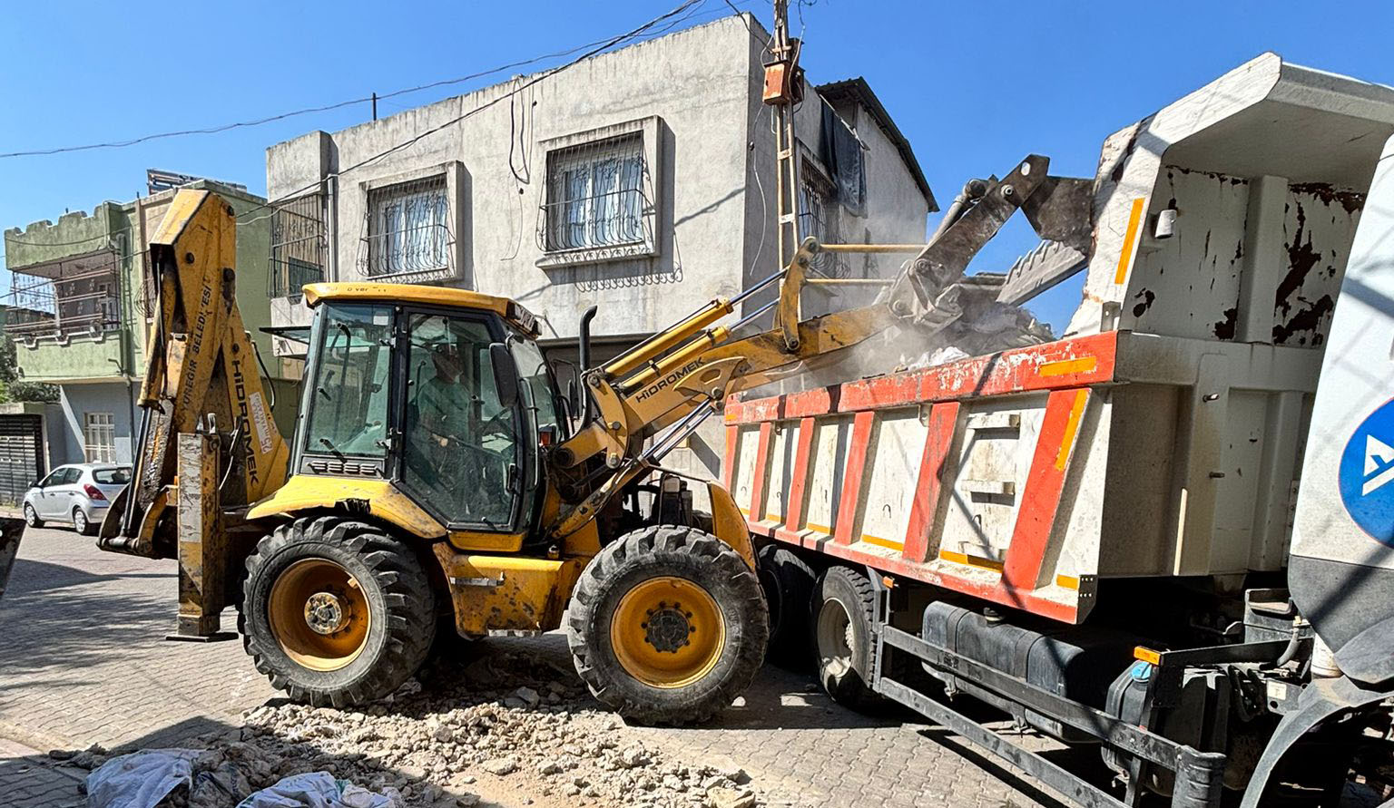 Yüreğir Belediyesi’nden “Temiz Bir Yüreğir İçin El Ele” Kampanyası