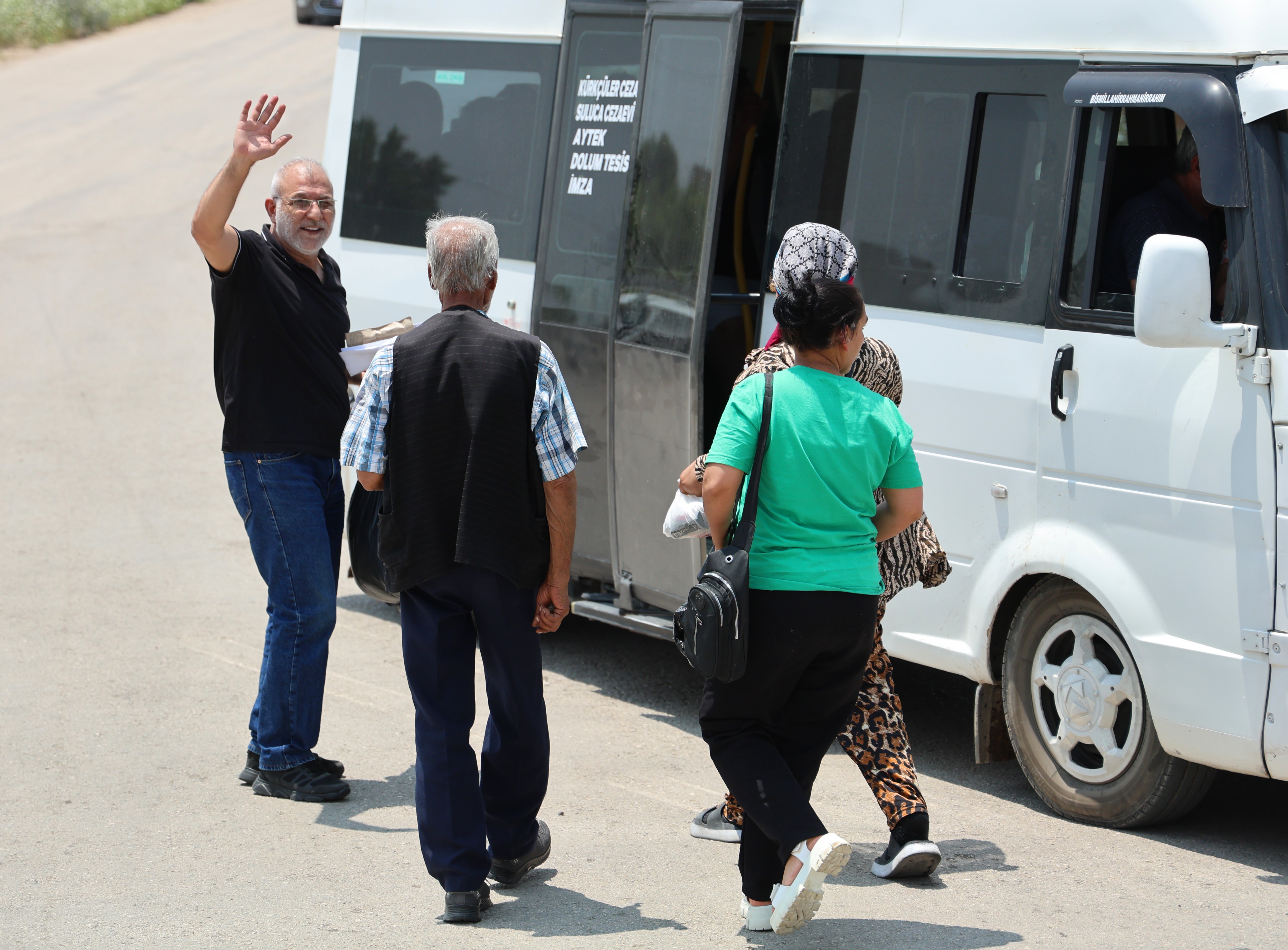 10 Yargı Paketi Ile Adanda Tahliyeler Baaşladı Cezaevinden Çıkanlar Sevinç Yaşadı (1)-1
