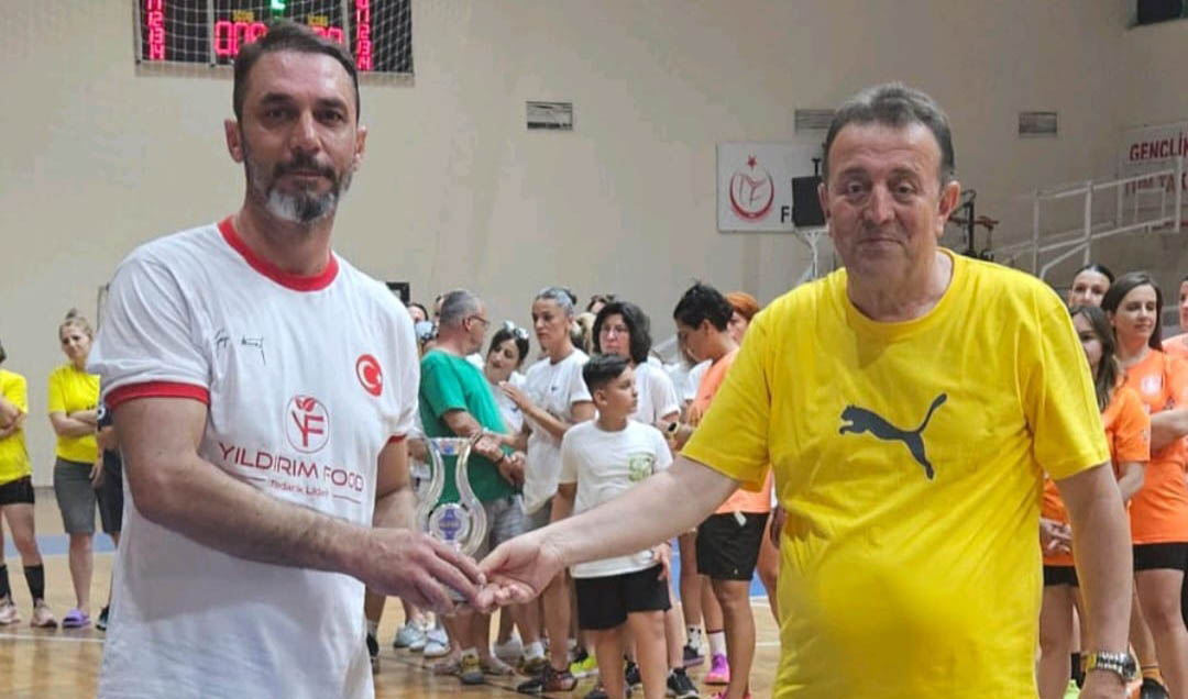 Adana Karması Hentbolda Tarih Yazdı Burhaniye Turnuvasından Kupayla Döndüler (1)