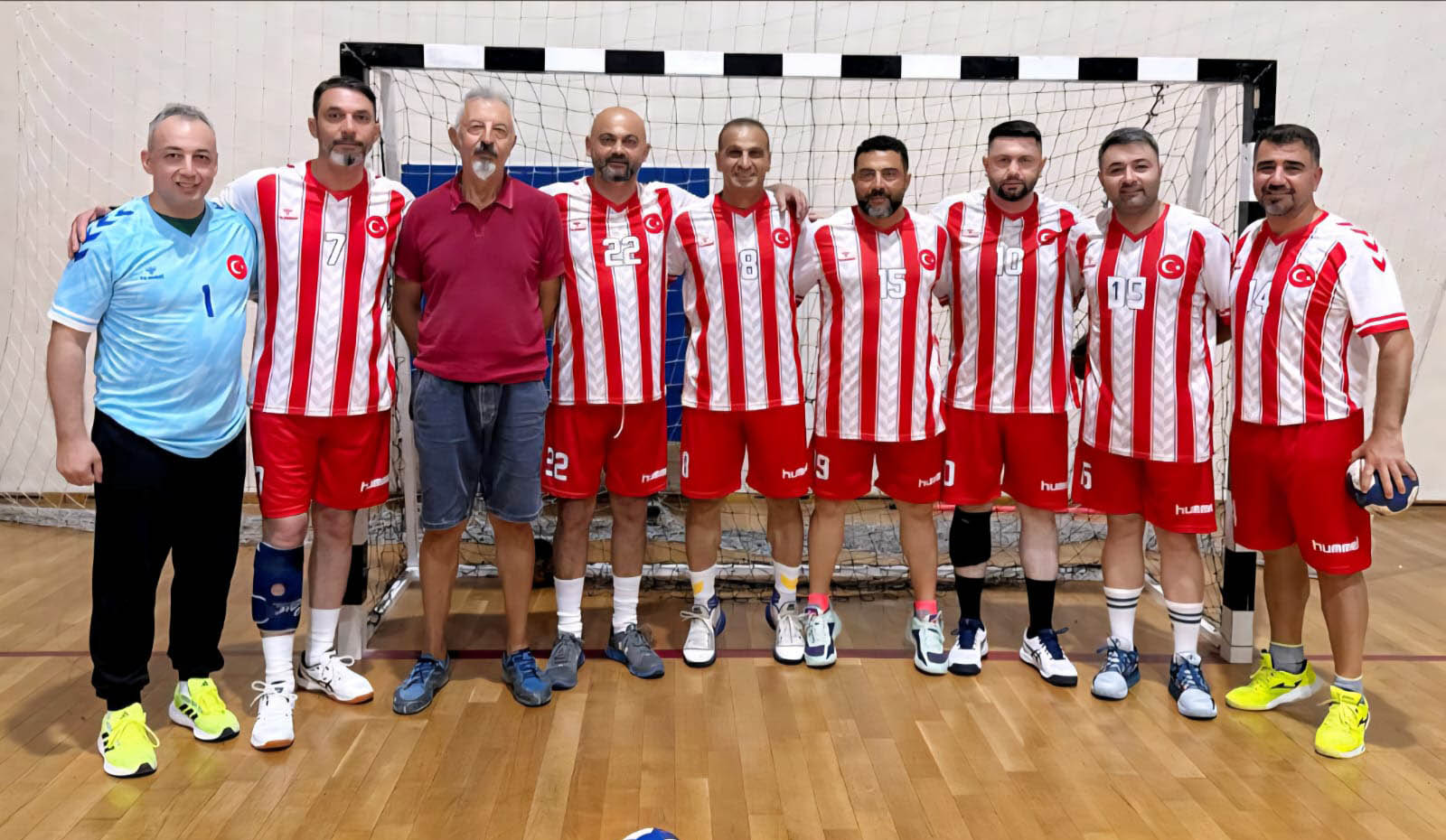Adana Karması Hentbolda Tarih Yazdı Burhaniye Turnuvasından Kupayla Döndüler (2)