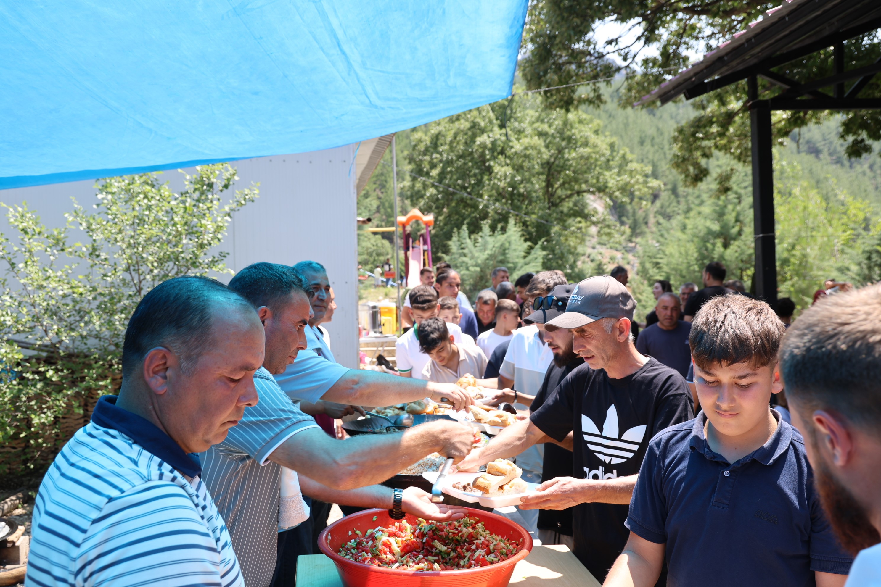Adana'da 89 Yıllık Bayram Geleneği Bu Yıl Da Sürdü 300 Hane Aynı Sofrada Birleşti (3)