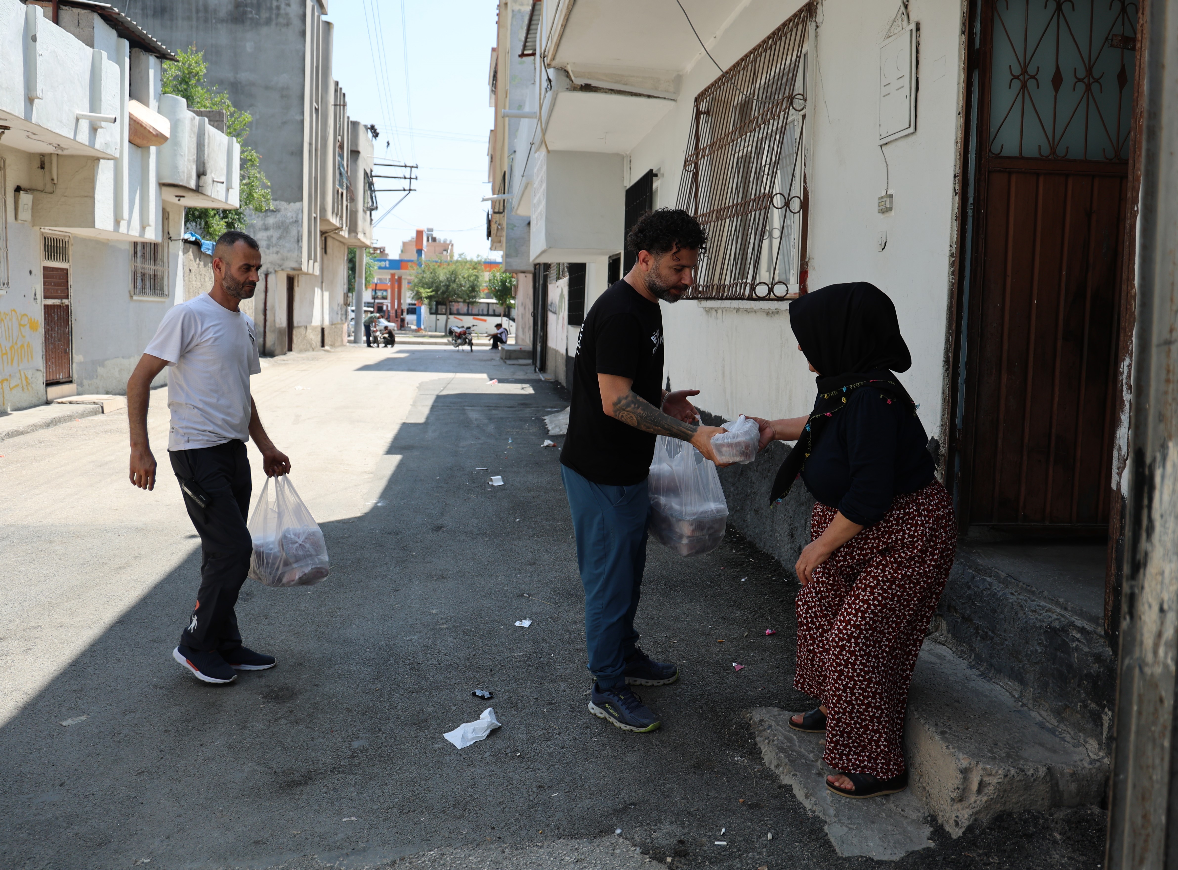 Adanada Bayram Sevinci Paylaşıldı 500 Aileye Et Dağıtıldı (2)