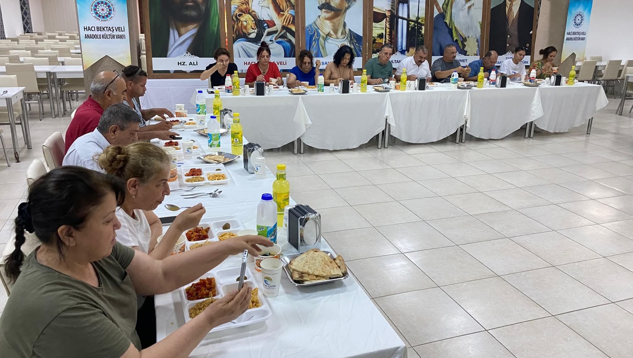 Adana’da Canlar Ilk Oruçlarını Açtı Dilekleriniz Hak Katında Kabul Olsun3