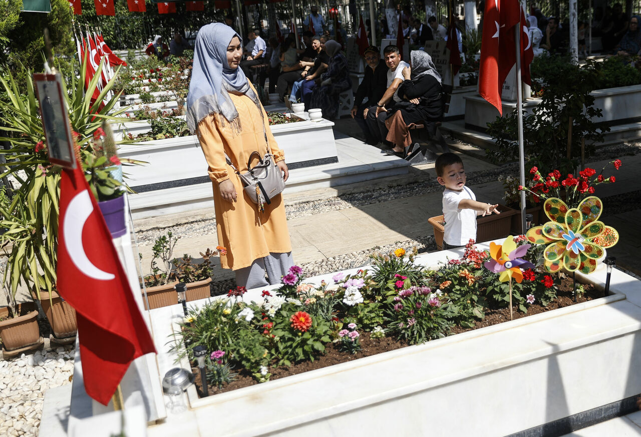 Adanada Kurban Bayramı Arifesinde Mezarlıklarda Duygu Dolu Anlar (2)