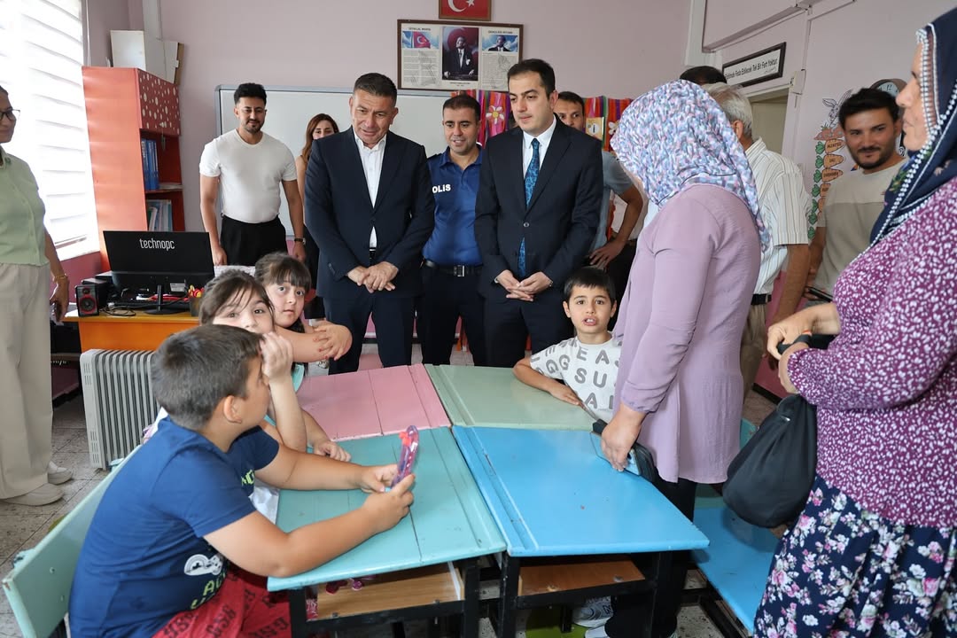 Başkan Şimşek Karne Gününde Öğrencileri Yalnız Bırakmadı (3)