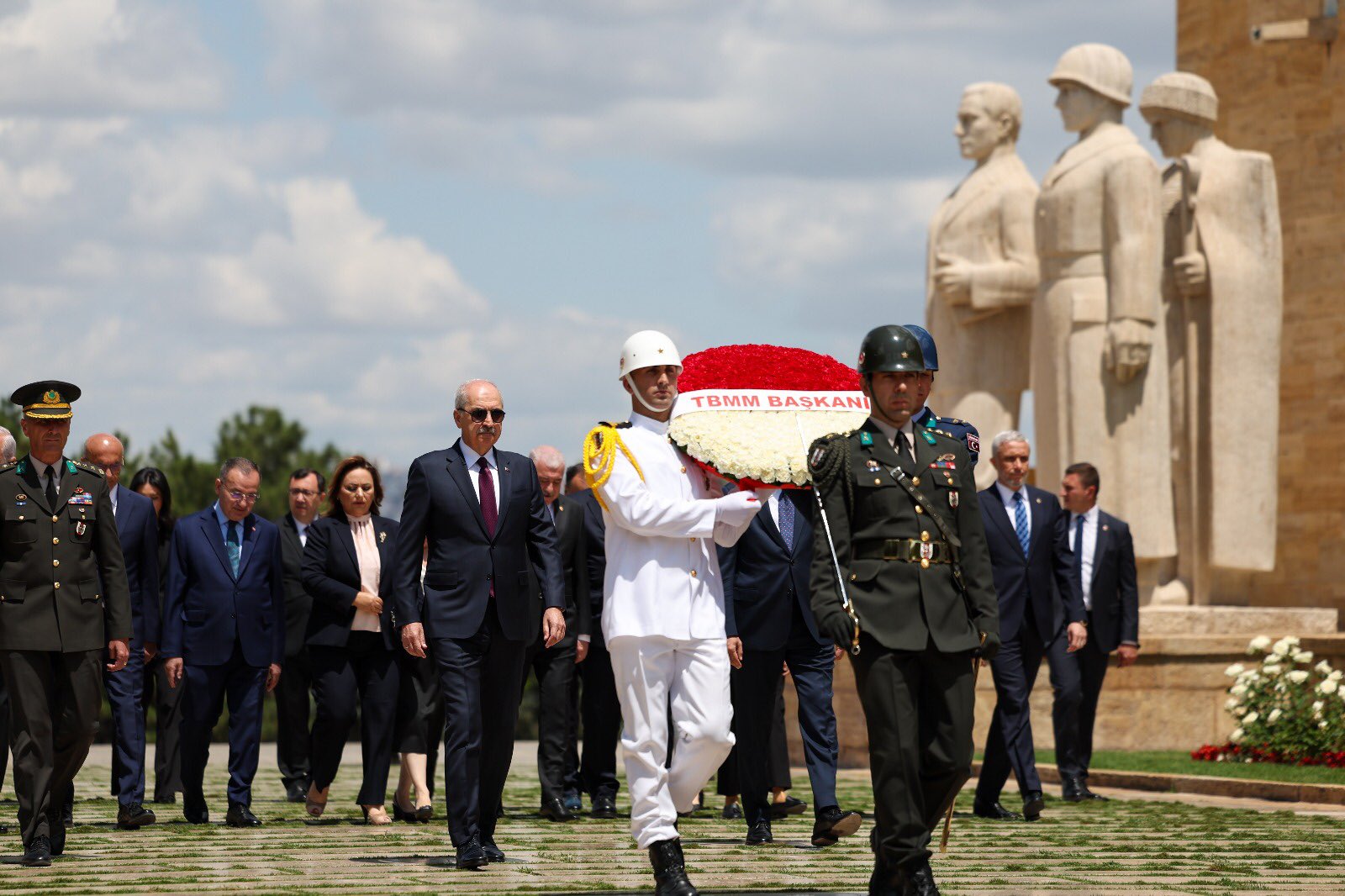 Chp’li Şevkin, Başkanlık Divanı Üyeleriyle Anıtkabir’i Ziyaret Etti (2)