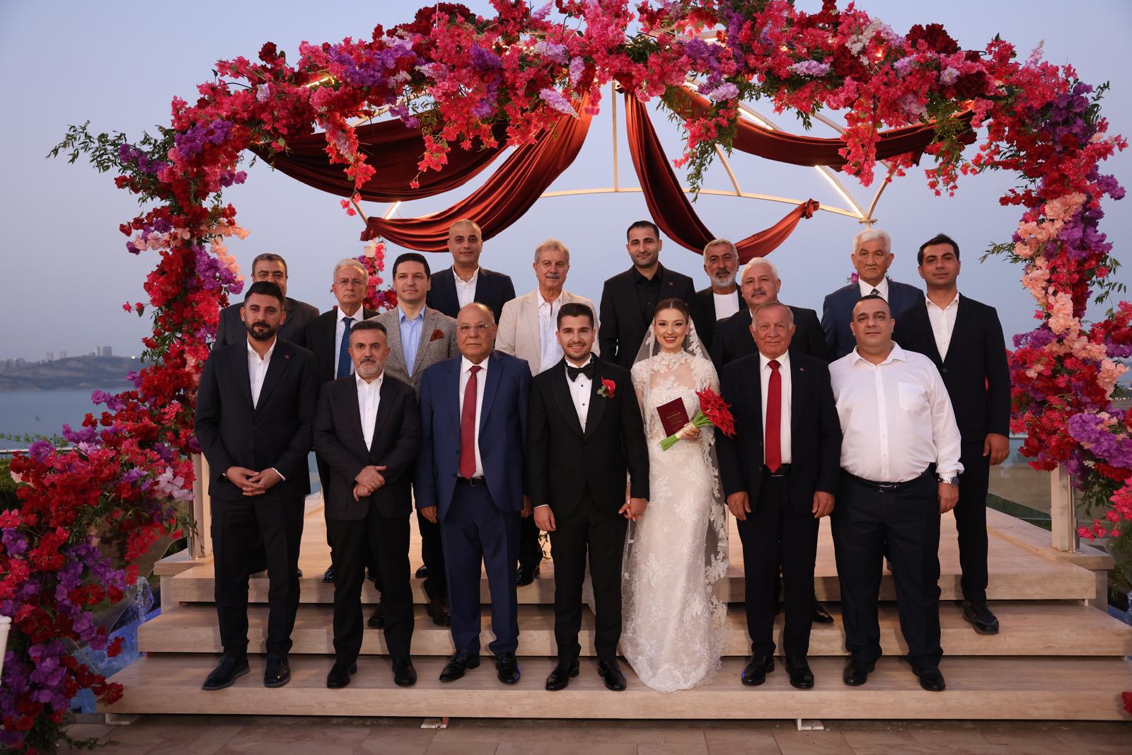 Gamze Ve Mesut Çifti Muhteşem Bir Düğünle Hayatlarını Birleştirdi2