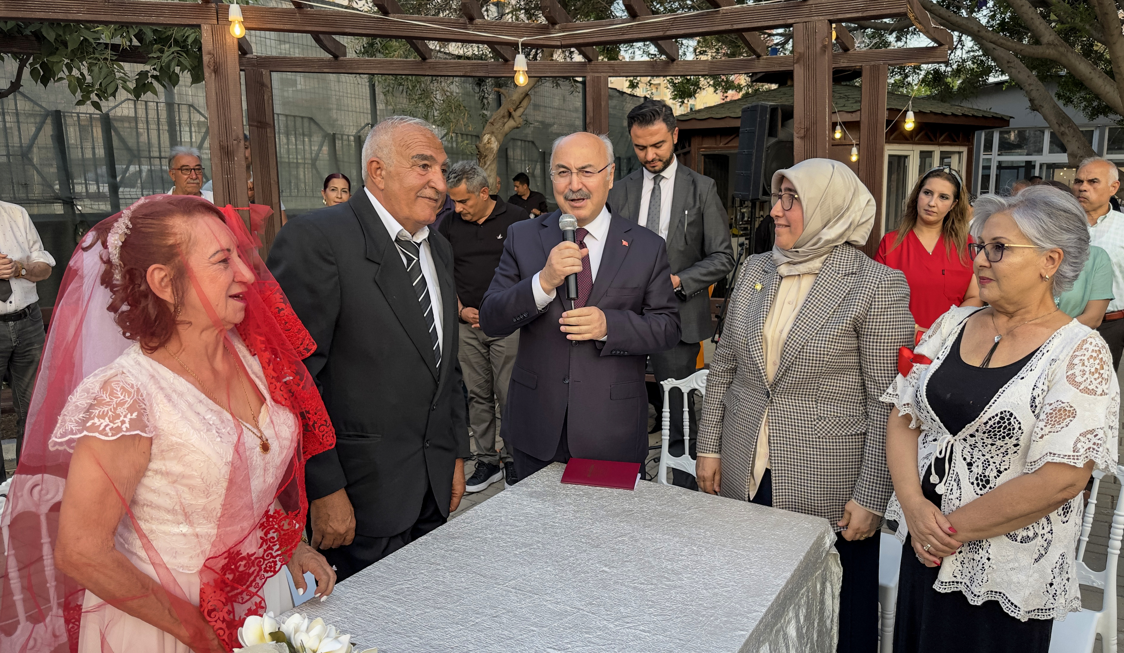 Huzurevinde Tanışan Çift Ikinci Baharlarını Evlilikle Taçlandırdı (1)