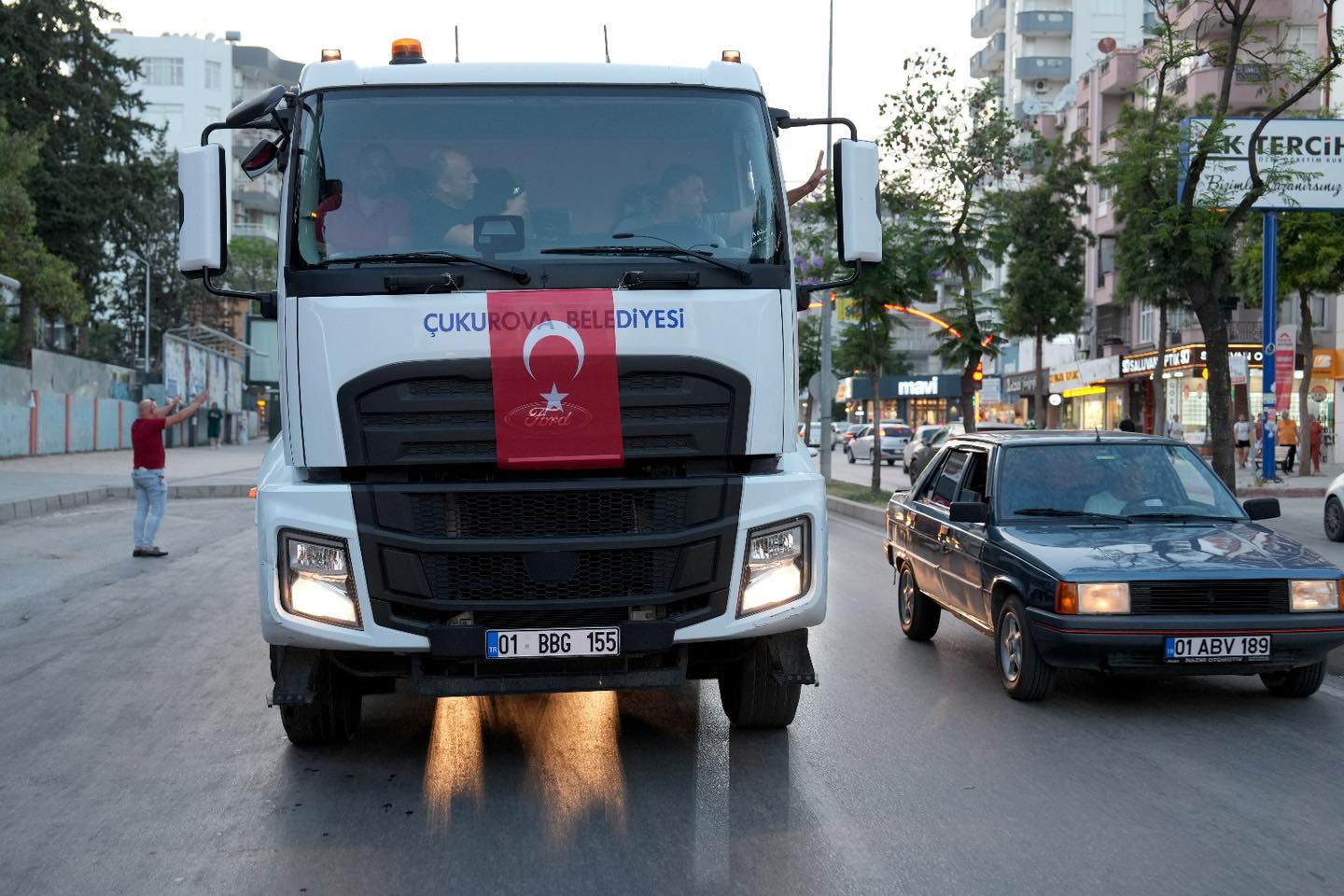 İmkansız Denilen Oldu Emrah Kozay 23 Araçlık Temizlik Kamyonu Filosu Için Direksiyona Geçti (2)