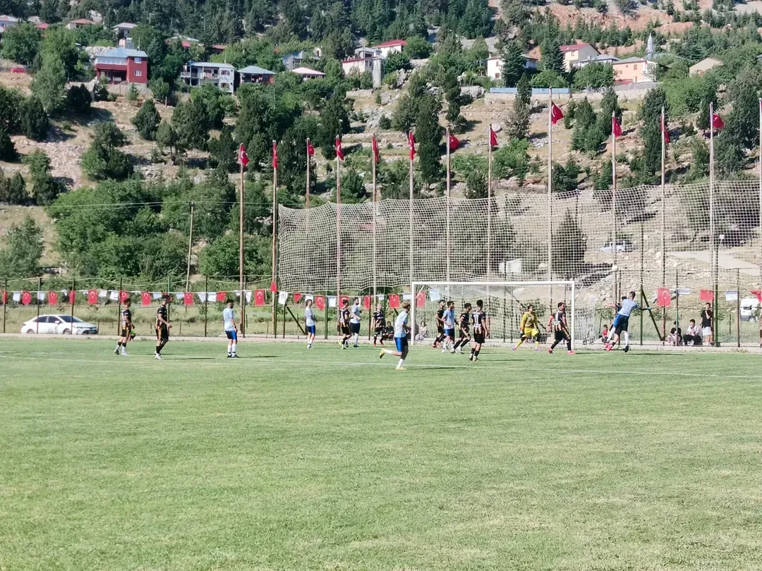 Karaisalı’da Futbol Coşkusu Başkan Şimşek’ten Turnuvaya Tam Destek (1)