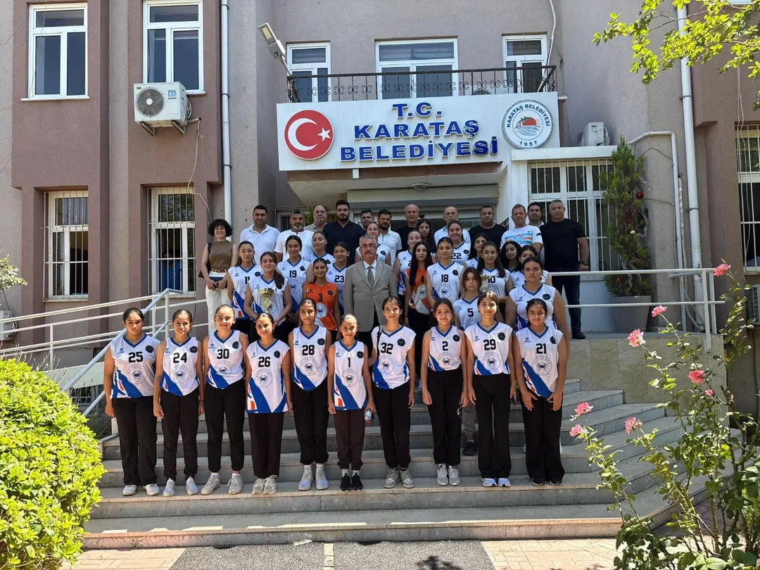 Karataş'ın Şampiyon Kızları Başkan Karataş Ile Buluştu (3)