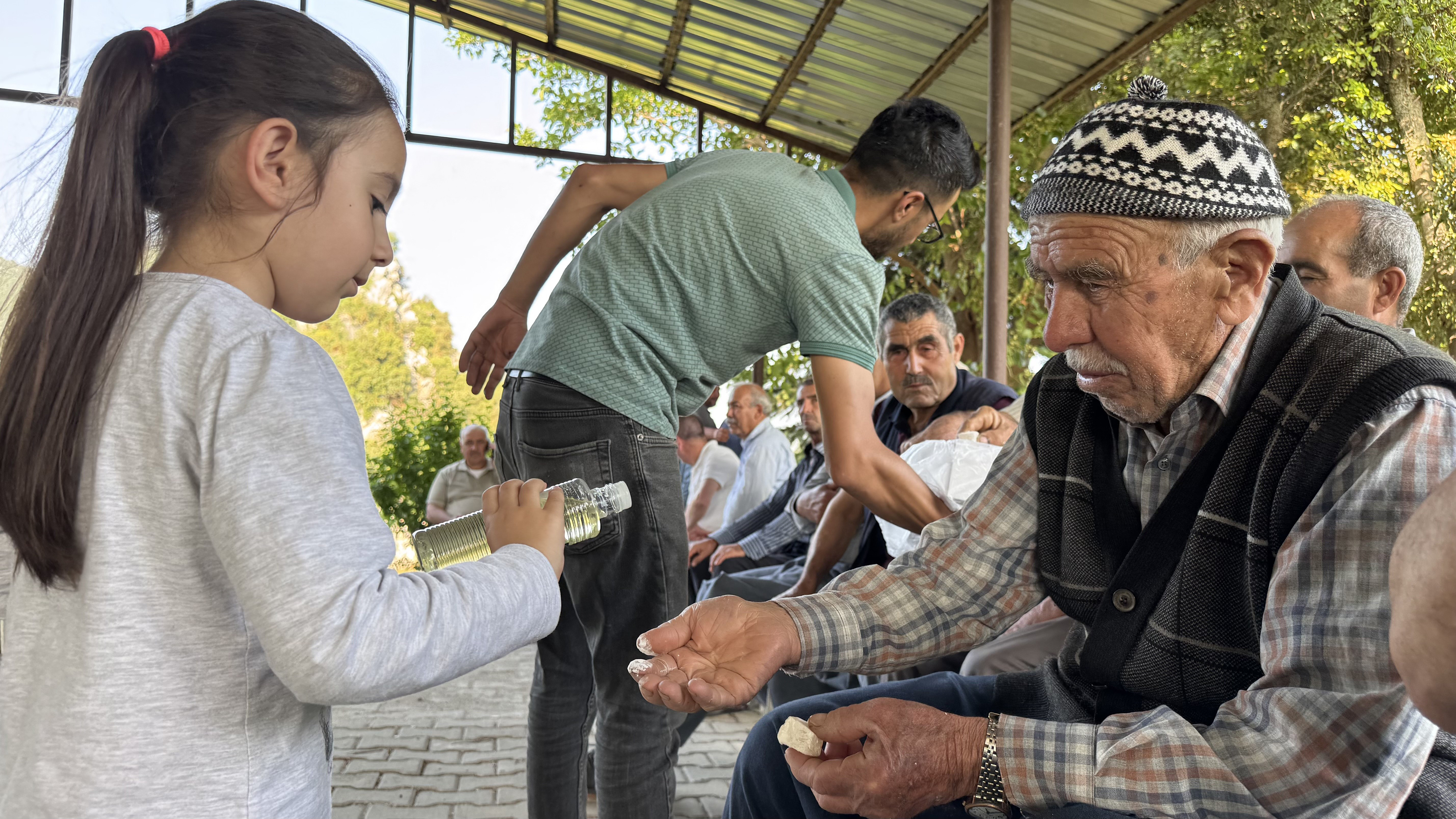 Köy Mezarlığında Arefe Günü Geleneği Bu Yıl Da Sürdü (2)