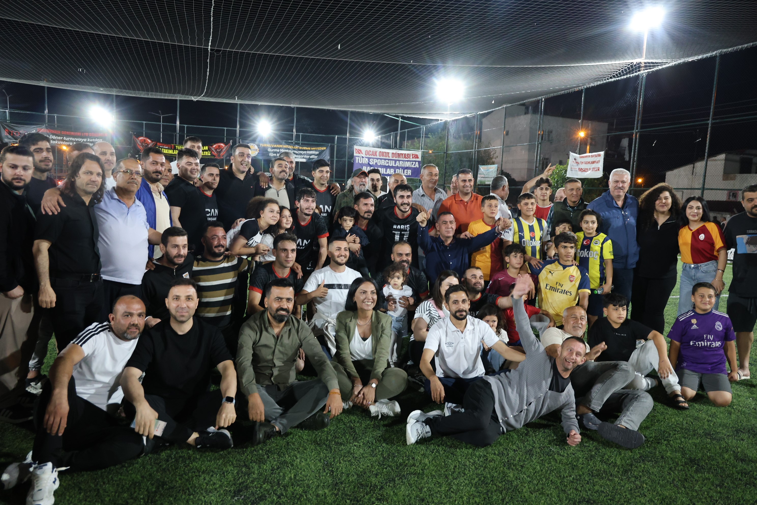 Kozanda 22 Yıl Son Futbol Coşkusu Muhtar Sahada Göbek Attı (2)
