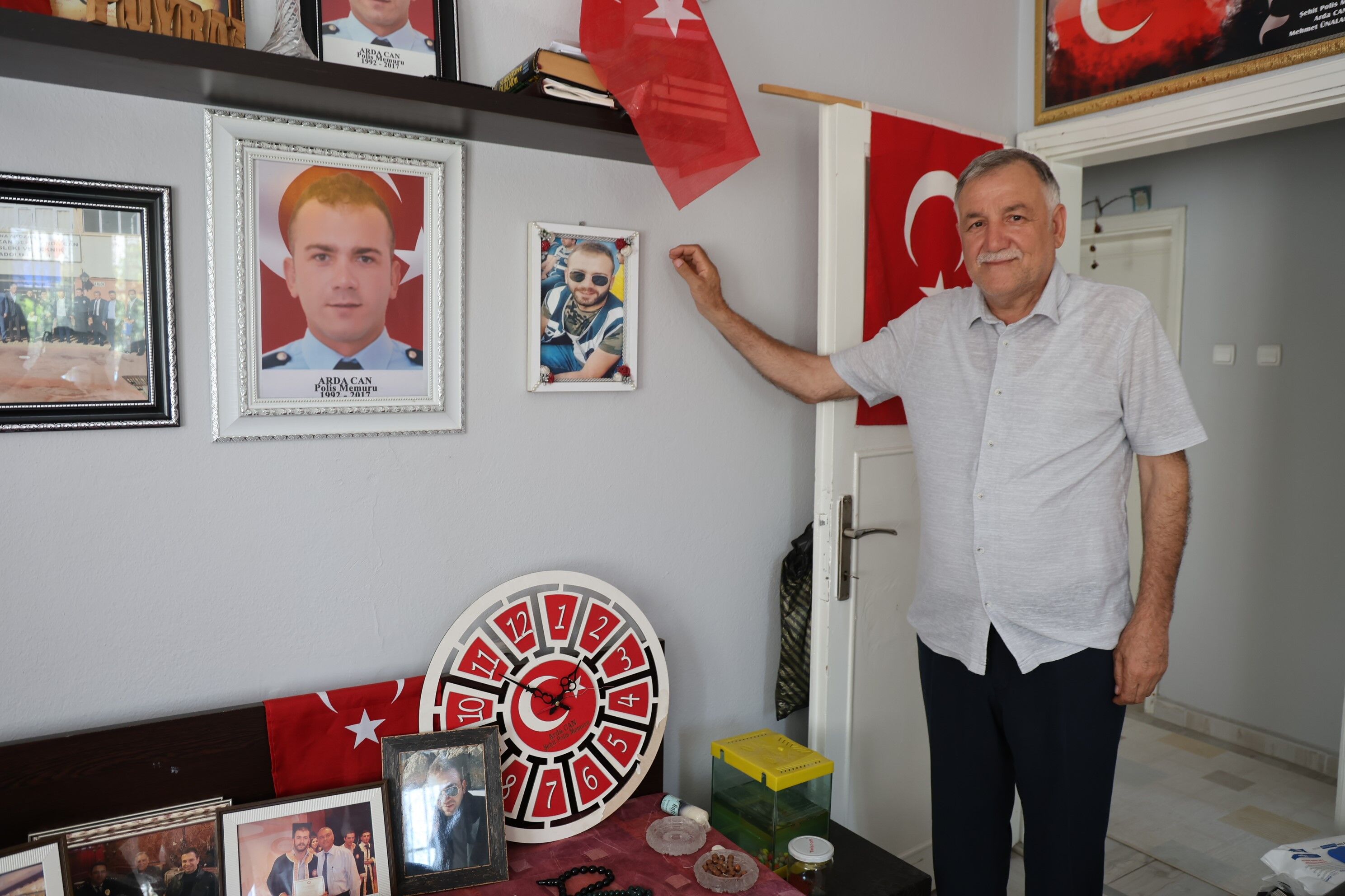 Şehir Bababasnın Yüreğinde Bitmeyen Sızı Gömleğini Giydim Mezarına Gittim (1)