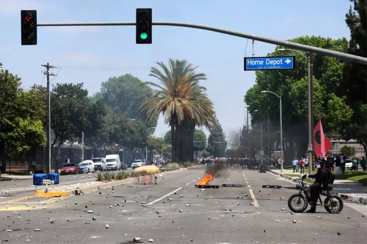 Trumptan Los Angeles Kararı 2 Bin Ulusal Muhafız Sokağa Indi (1)