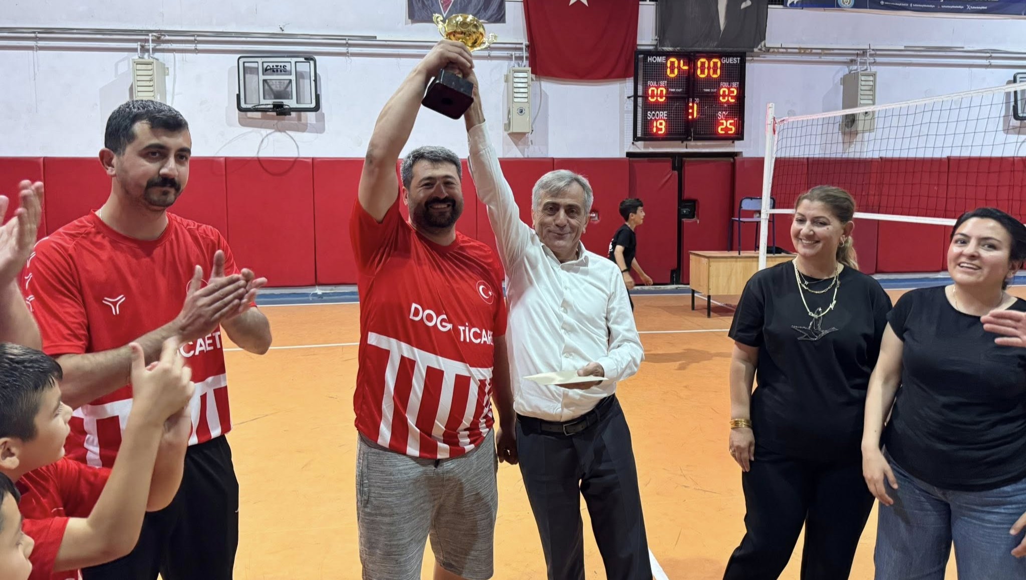 Tufanbeyli’de Voleybol Coşkusu Kazanan Centilmenlik Oldu (1)