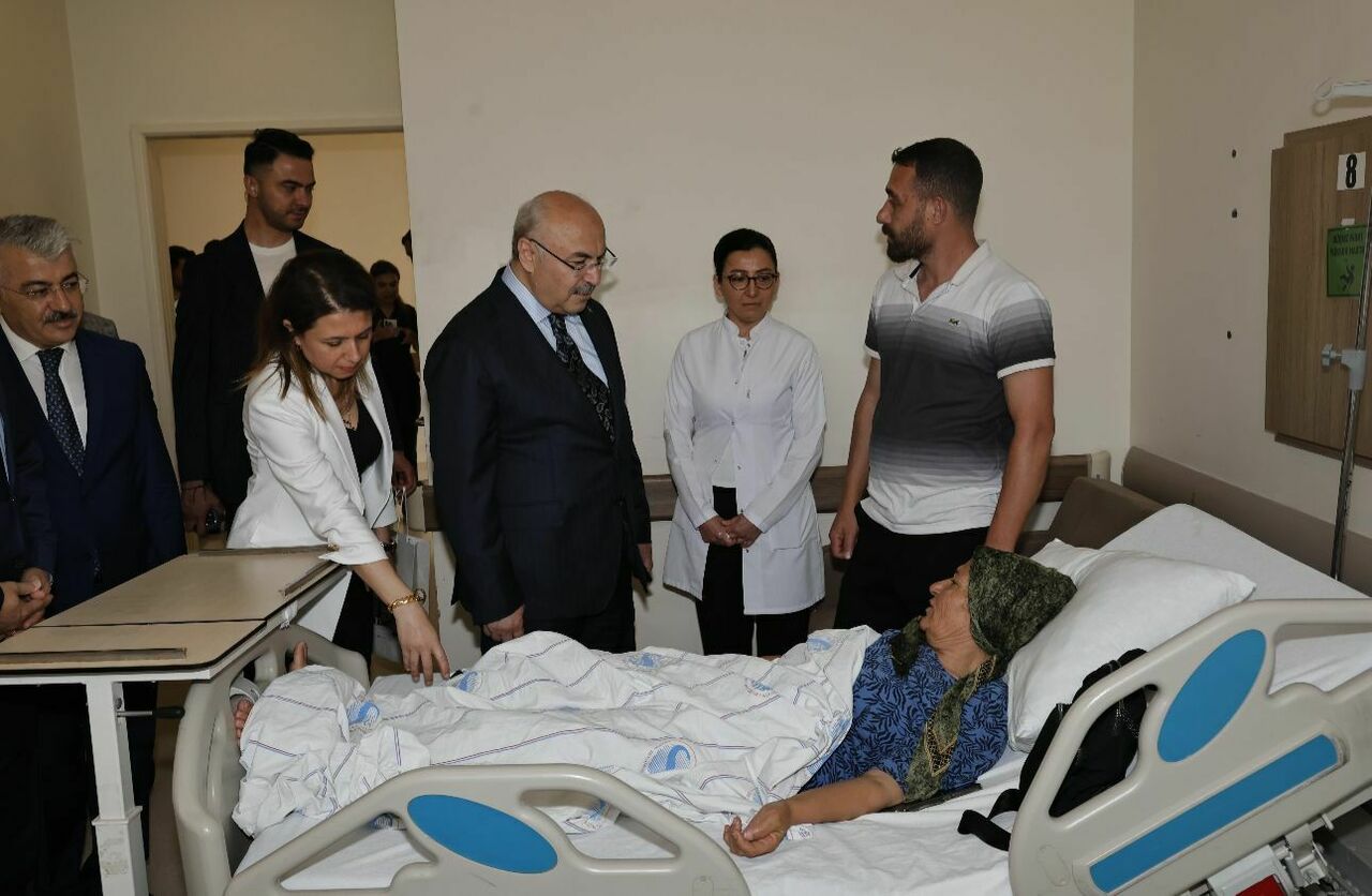 Vali Köşgerden Bayramda Gönüllere Dokunan Ziyaaret (2)
