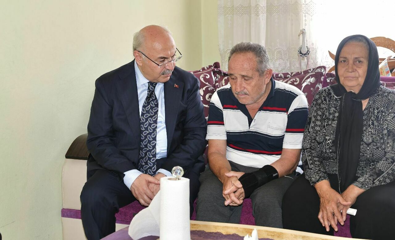 Vali Köşgerden Bayramda Gönüllere Dokunan Ziyaaret (3)