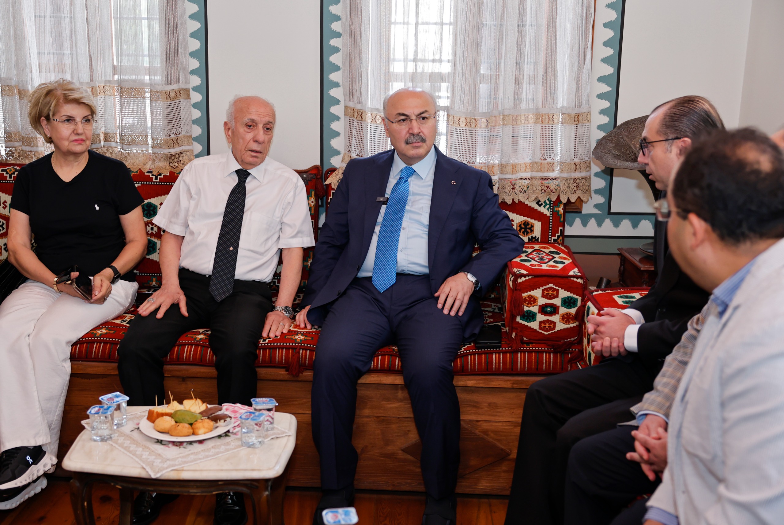 Vali Köşgerden Tarihe Saygı Şeyh Cemil Nardalı Konağı Ziyareti (2)