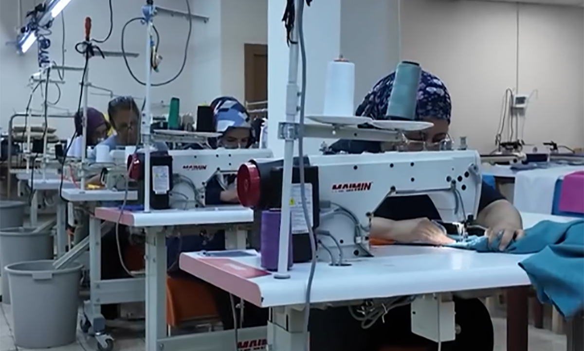 Yüreğirli Kadınlar Tekstil Atölyesinde Hem Üretiyor Hem Kazanıyor2-2