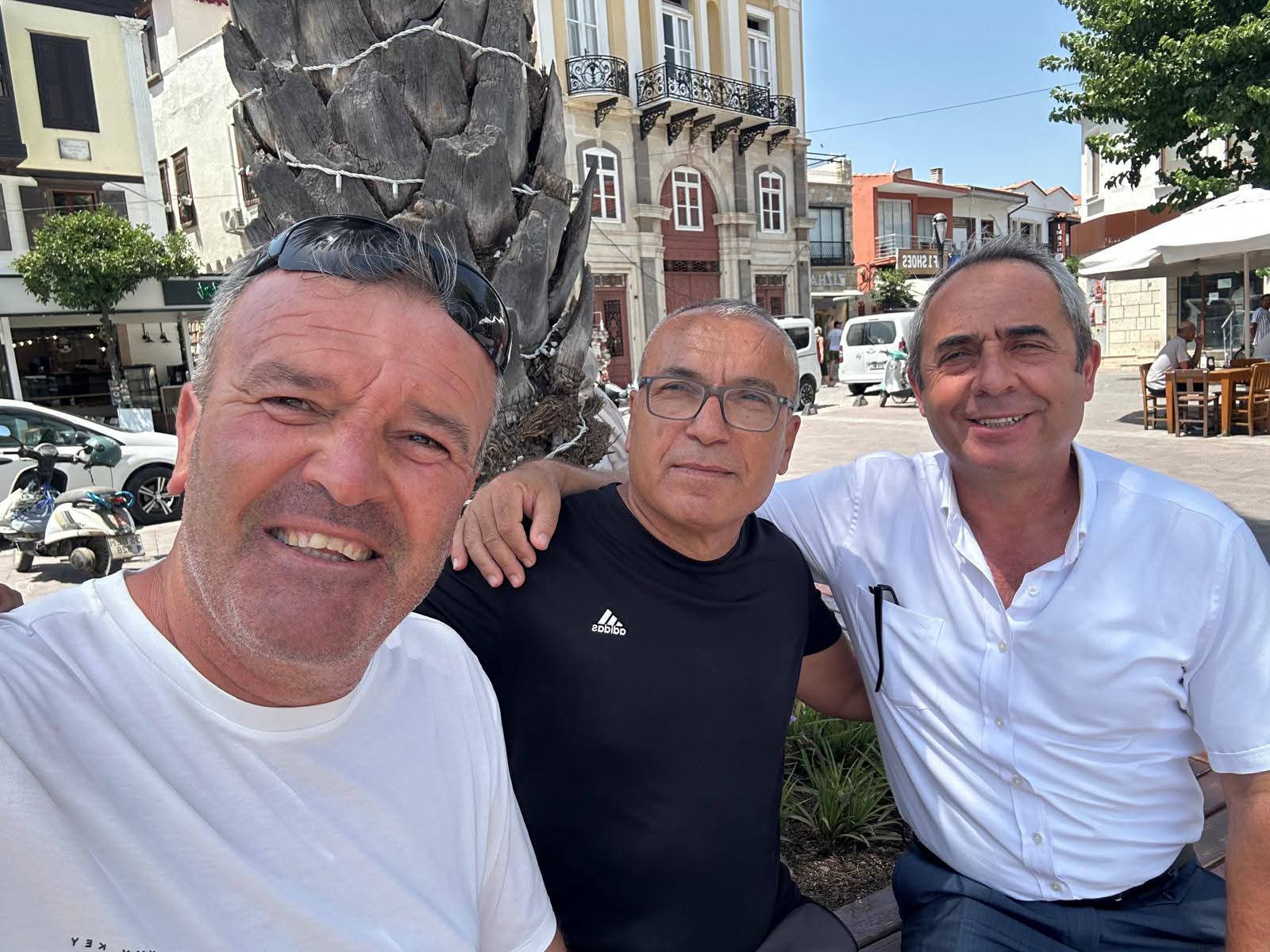 40 Yıl Sonra Aynı Karede Eski Takım Arkadaşları Çeşme’de Buluştu-1