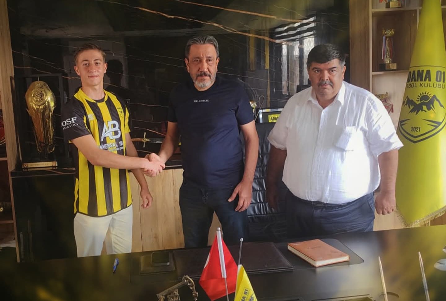 Adana 01 Fk’dan Geleceğe Yatırım 15 Yaşındaki Kaleci Profesyonel Oldu! (2)