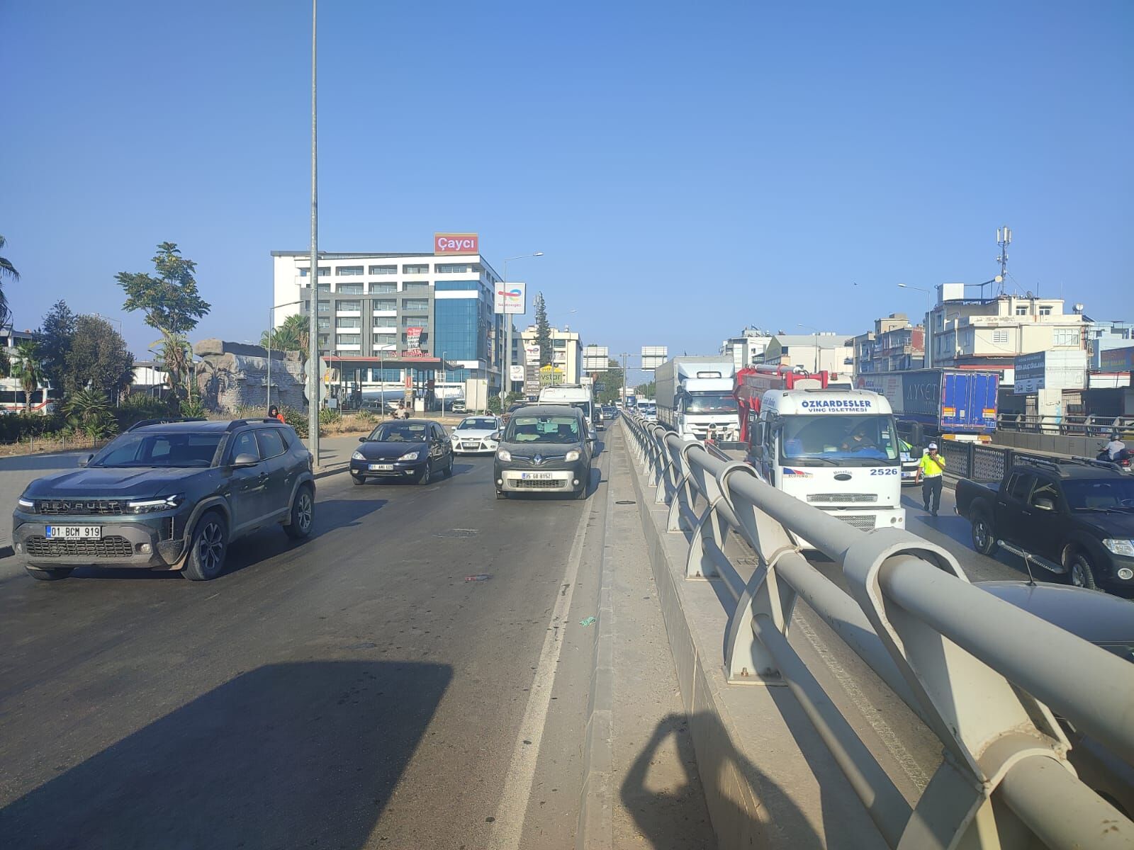 Adana D 400 Kara Yolunda Kaza Trafik Geçici Olarak Aksadı-1