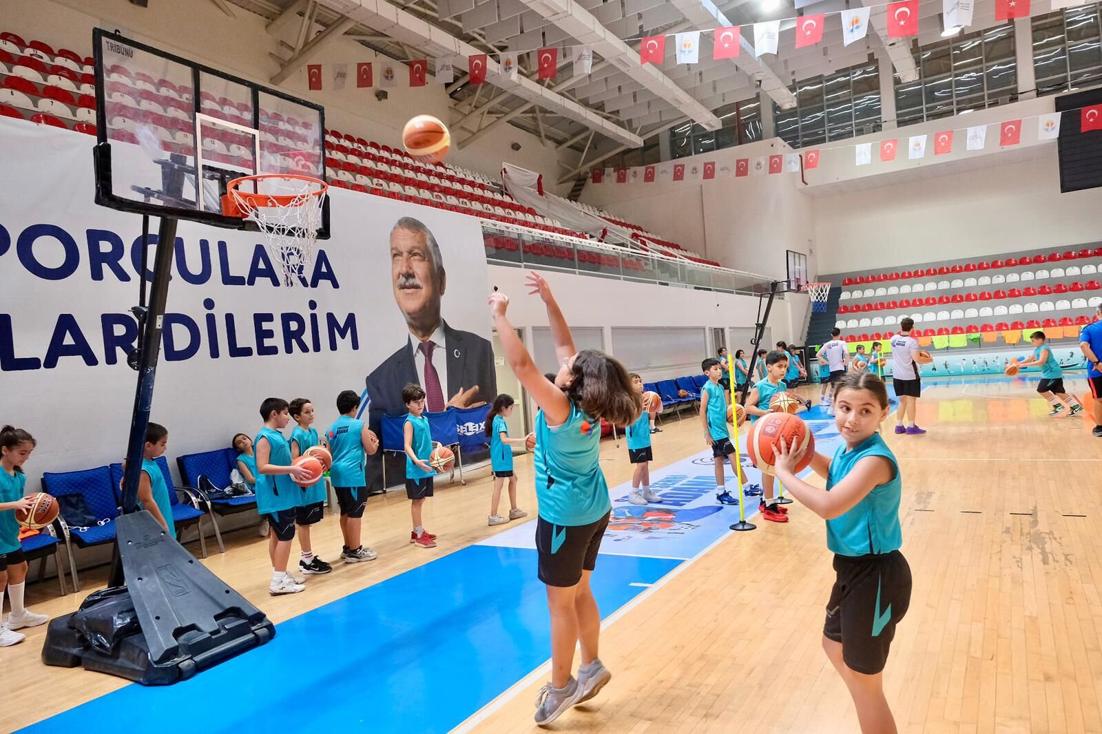 Adanada Binlerce Çocuk Sporla Büyüyor 27 Binden Fazla Öğrenciye Ücretsiz Eğitim (2)