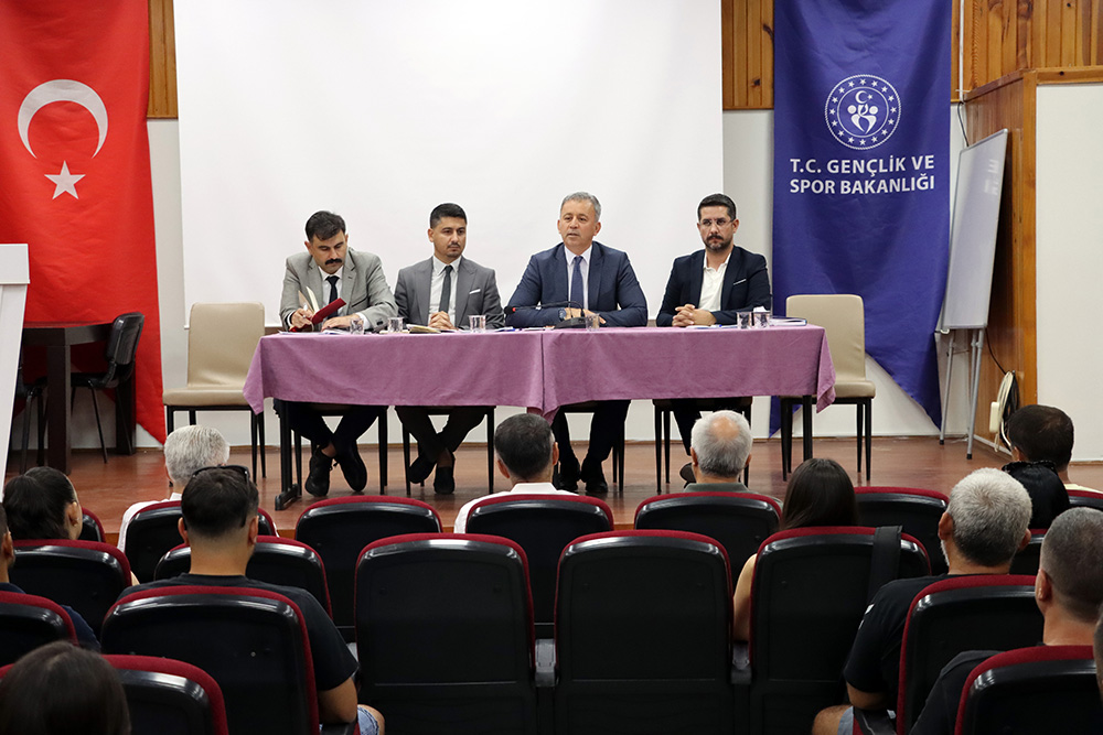 Antrenörler Adana’da Bir Araya Geldi Sporun Geleceği Masada Yatırıldı (1)