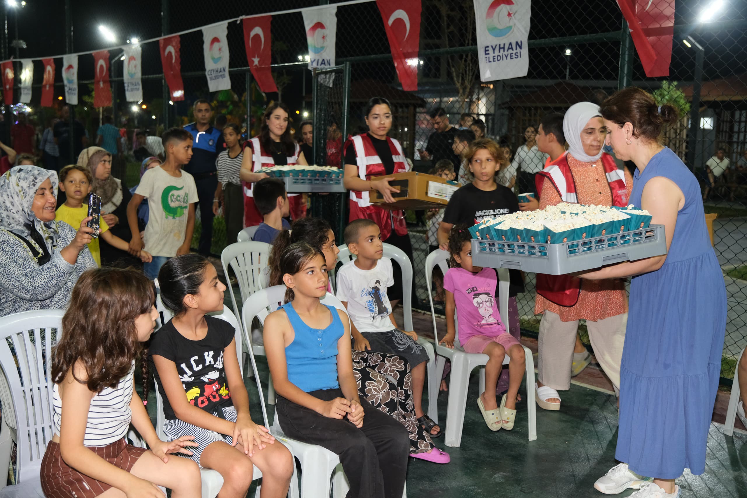 Ceyhanda Açık Hava Sineması Coşkusu Sürüyor (1)