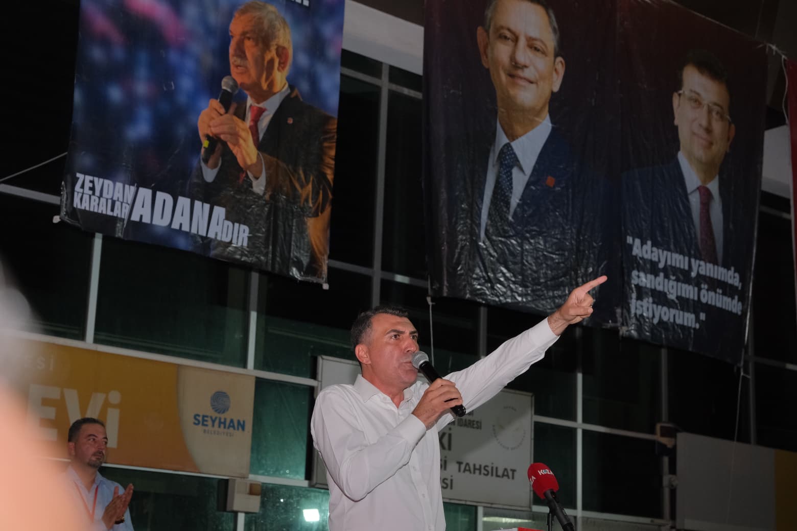 Chp Adanada Direnişe Devam Ediyor Zeydan Karalar Yalnız Değildir (2)