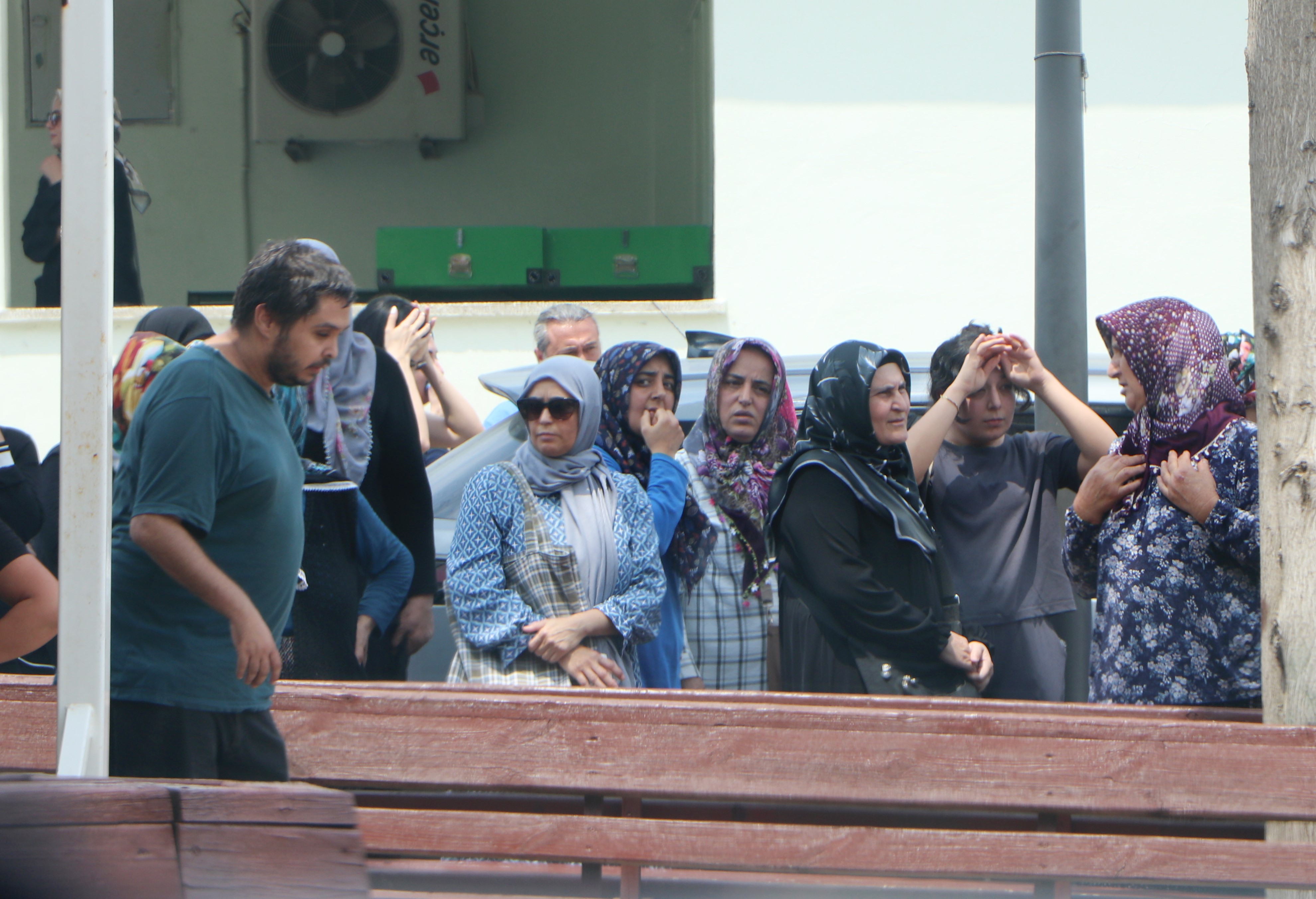 Cinnetin Getirdiği Son Anne Ve Kızı Yan Yana Baba Ayrı Yere Gömüldü (1)