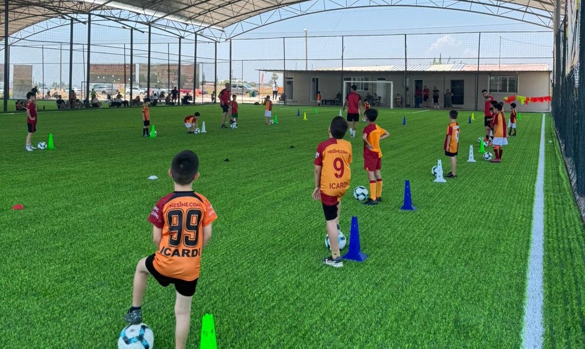 Galatasaray Adana Futbol Okulları’nda Yeni Yetenekler Keşfediliyor (3)