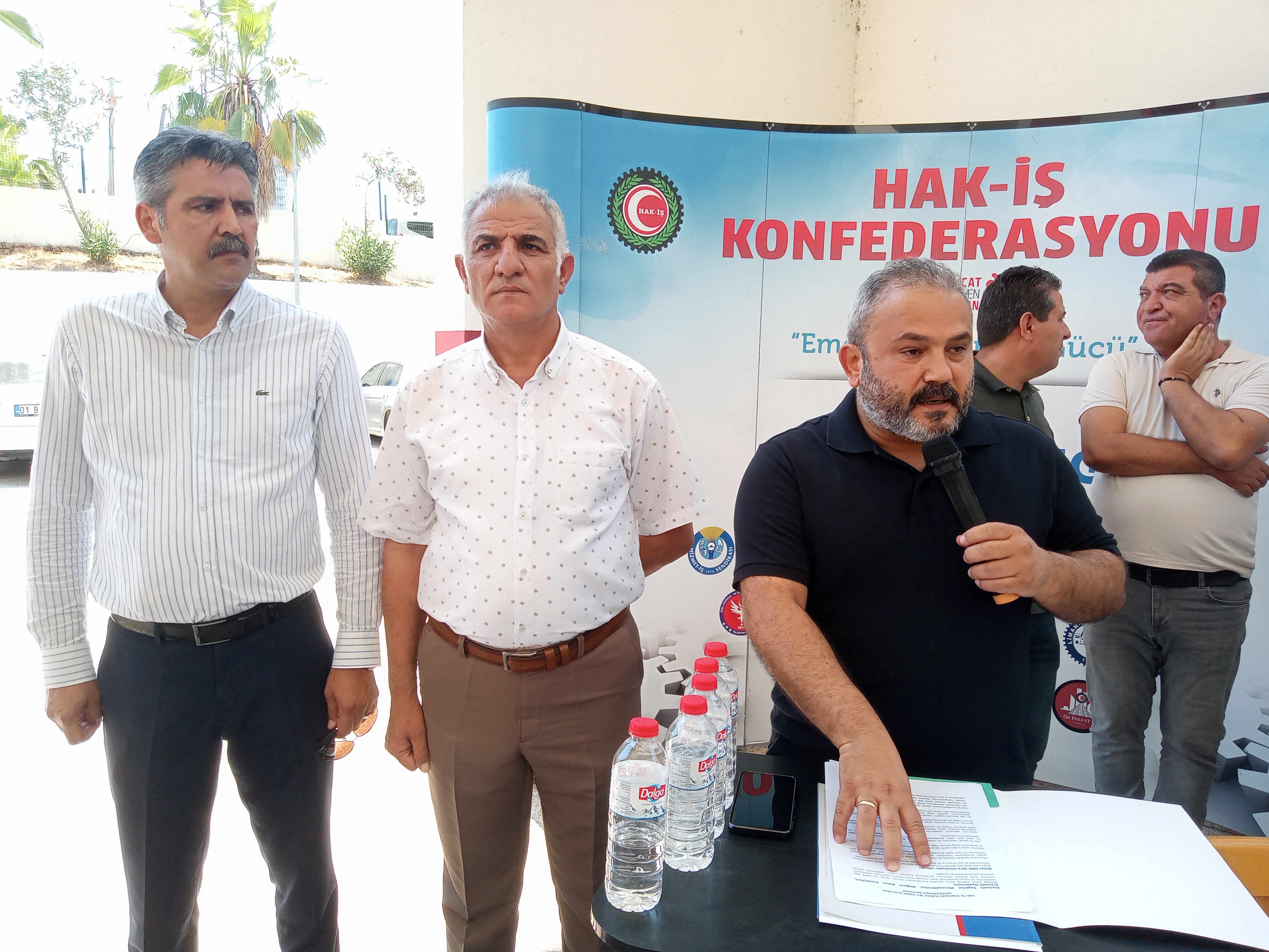 Hak Iş Hem Haklarını Istedi Hem Şehitlerini Aandı (1)