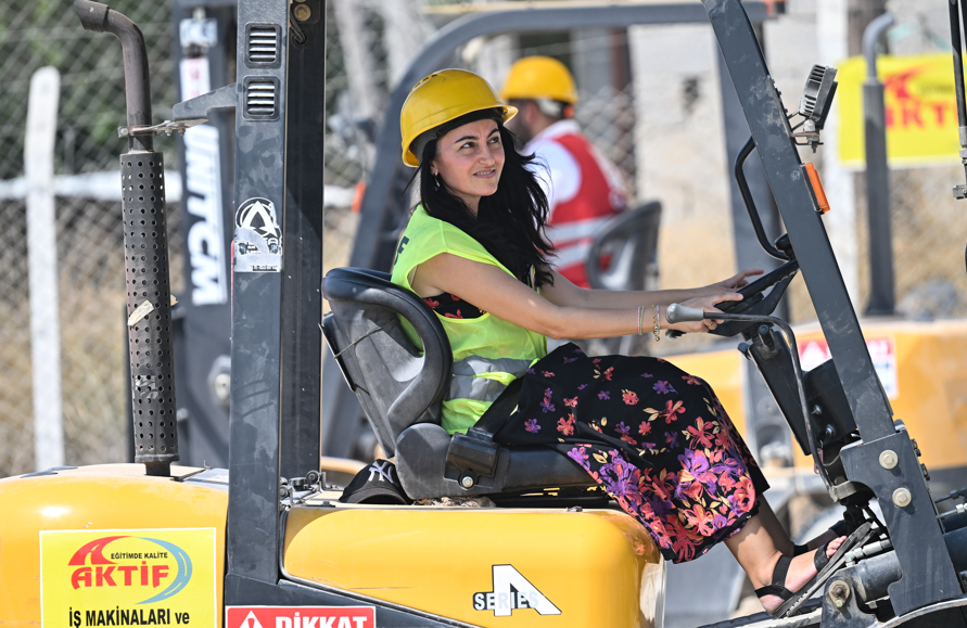 Kızılaydan Adanaya Güçlü Hamle Kadınlar Ve Gençler Operatör Oluyor (3)
