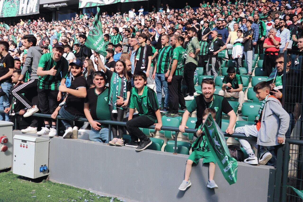 Kocaelispor Taraftarlarından Anlamlı Çağrı Geliri Adanaspora Aktarılacak Özel Maç Oynayalım-1
