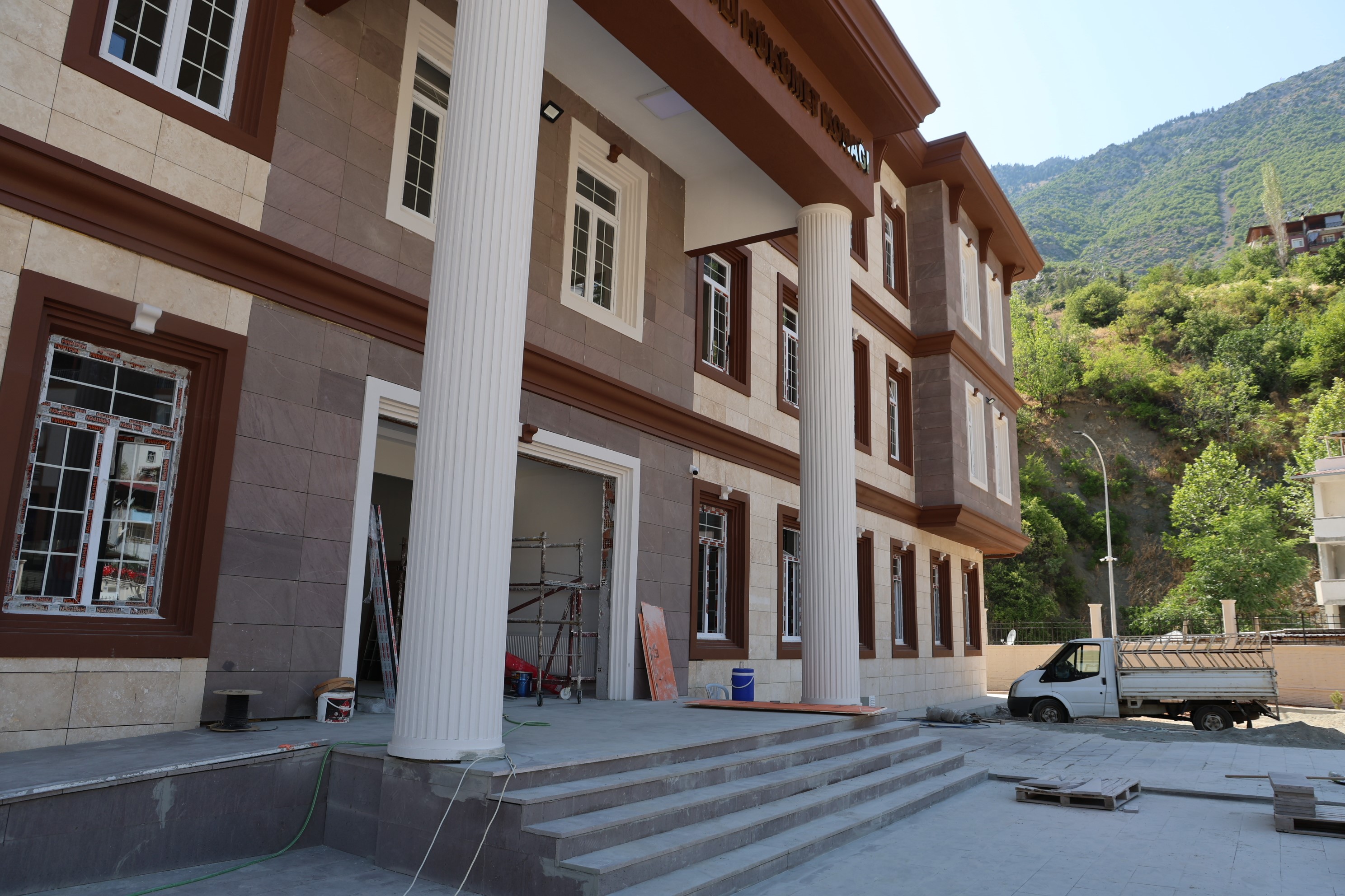 Saimbeylide Yıkılan Kaymakamlık Binası Yeniden Ayağa Kalktı (1)-1