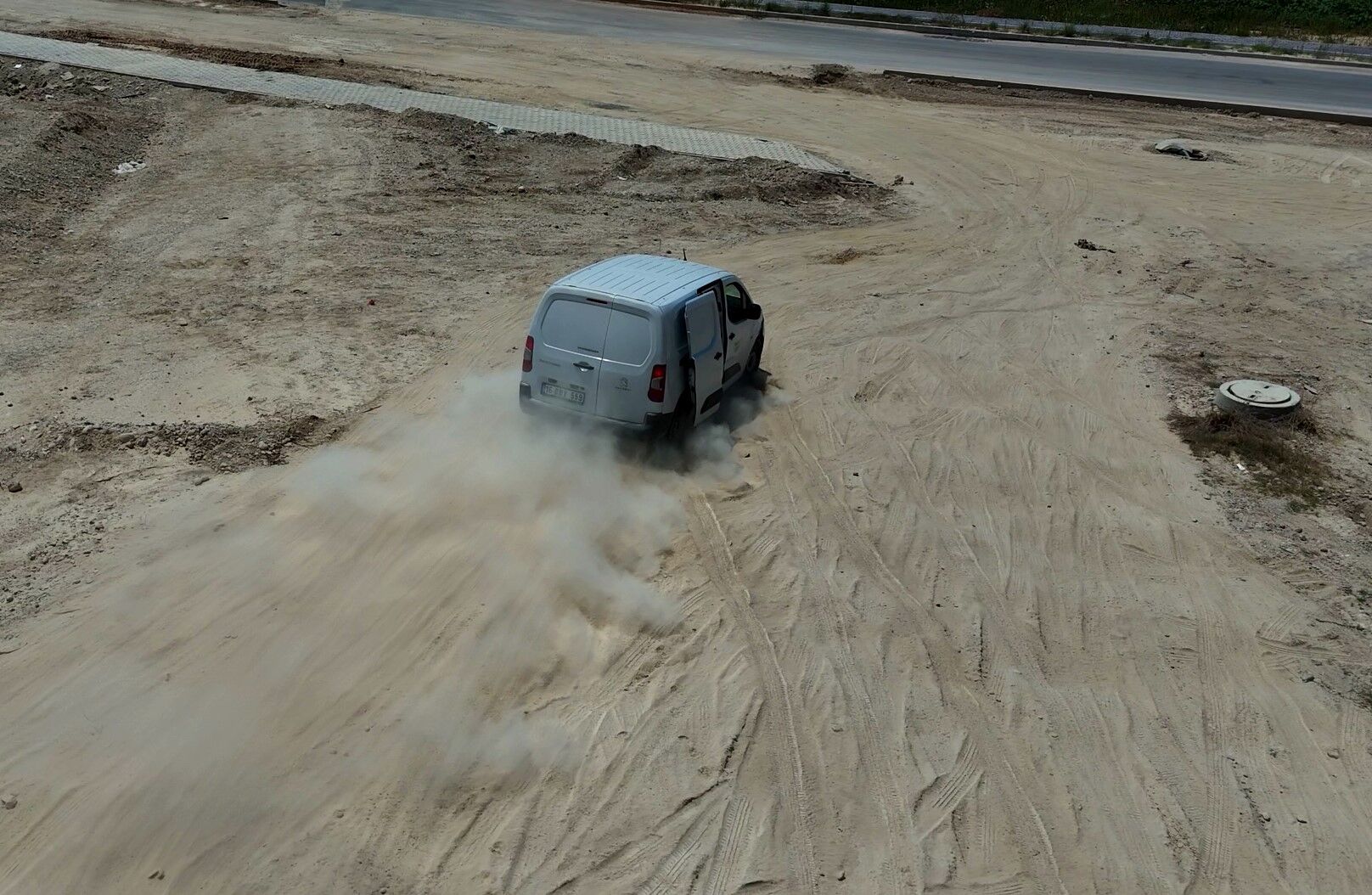 Sarıaçmda Yıllardır Bitmeyen Yol Çilesi Vatandaşı Isyan Ettirdi (4)