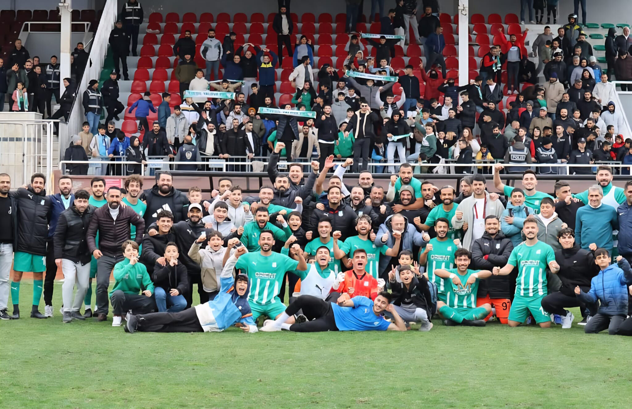 Tecrübeli Futbolcu Mert Gün Yeni Sezon Için Teklifleri Değerlendiriyor2
