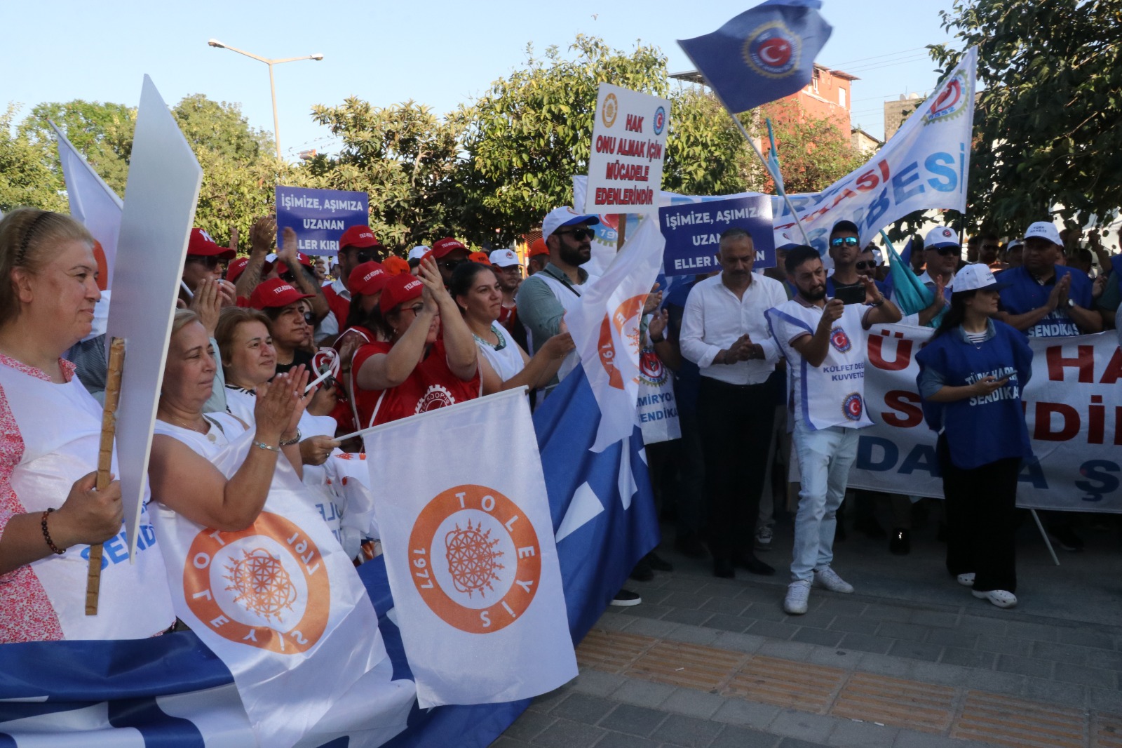 Türk Iş 81 Ilde Ak Parti Önünde Meydan Okudu Yoksulluğa Tahammülümüz Kalmadı (1)