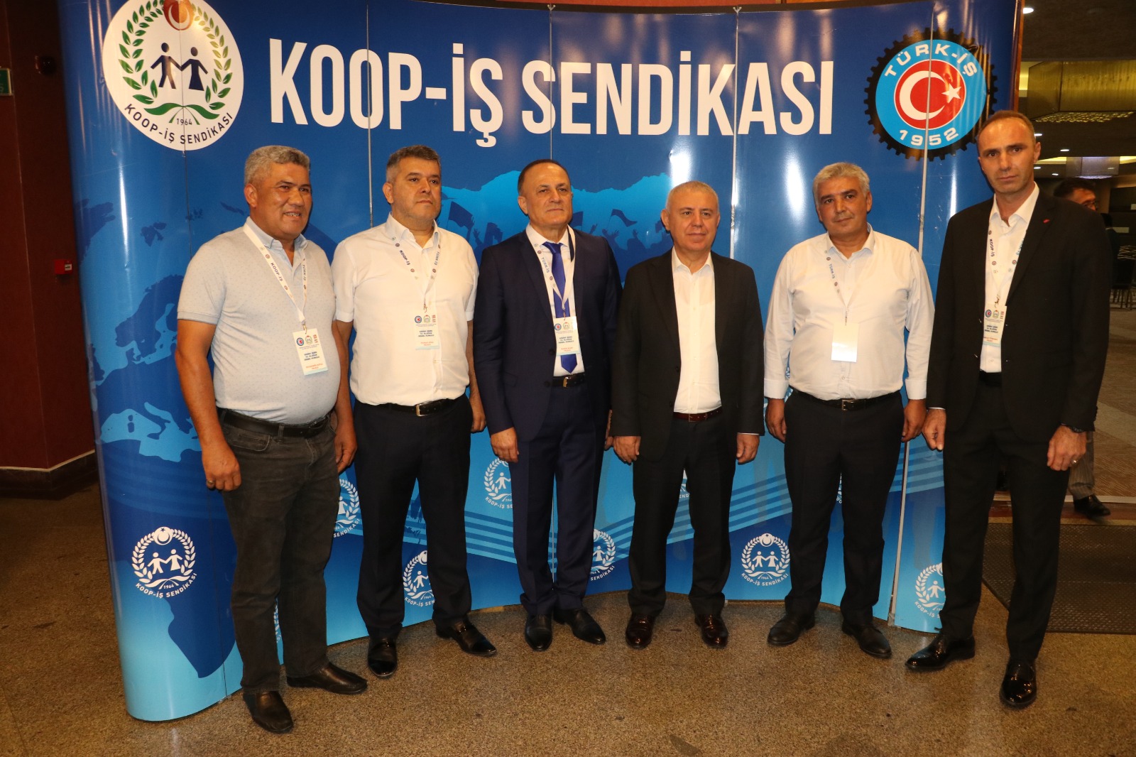 Türk Işten Kızılay Direne Direne Kazanacağız Sloganı Ile Oturma Eylemi Yapılacak (1)