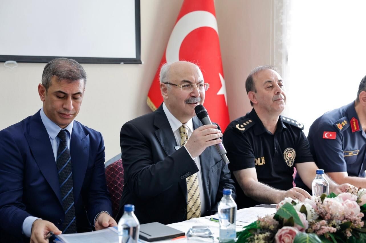 Vali Köşger, Yüreğir’de Vatandaşlarla Buluştu “Sizin Desteğiniz En Büyük Gücümüz” (2)