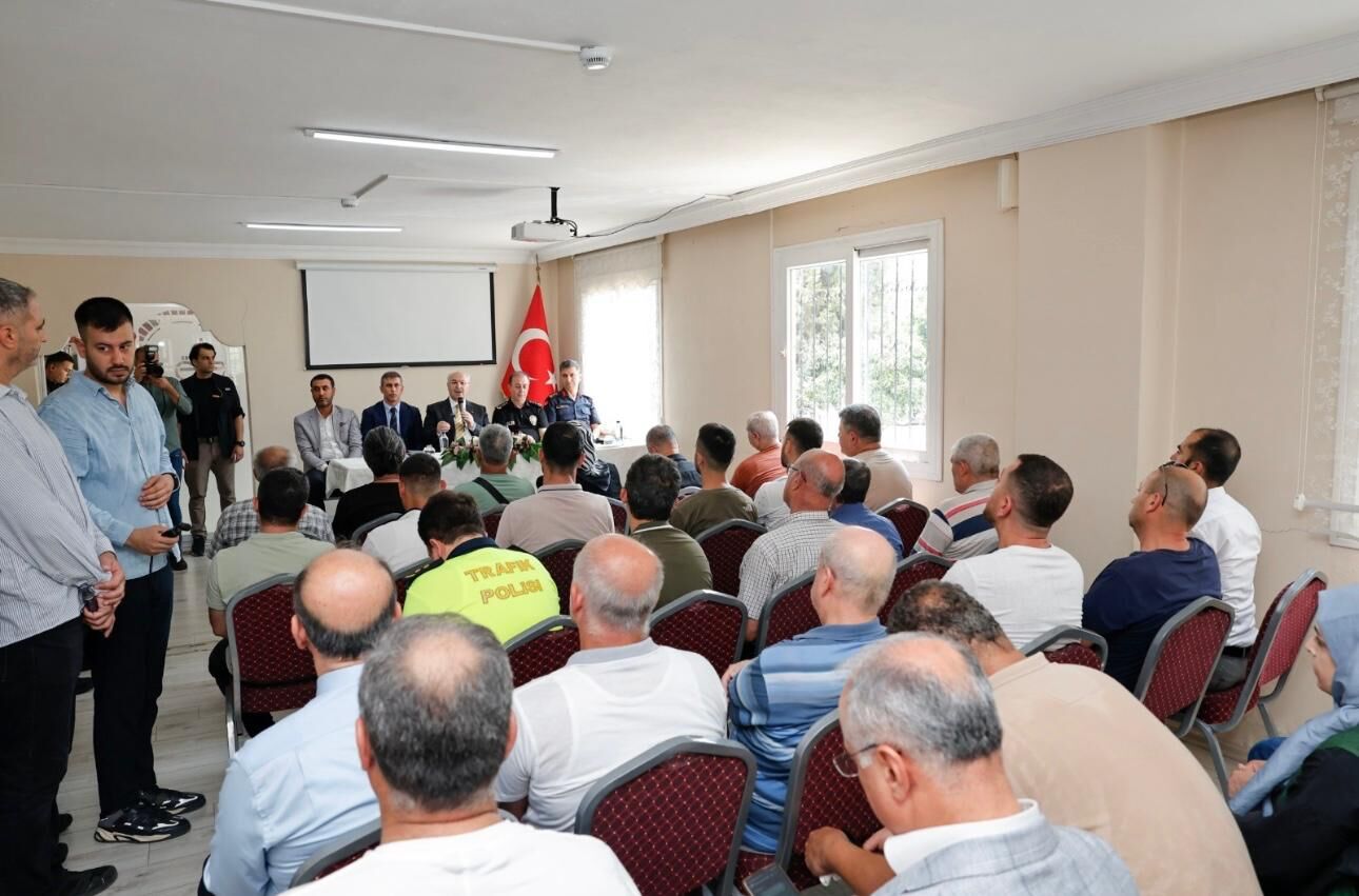 Vali Köşger, Yüreğir’de Vatandaşlarla Buluştu “Sizin Desteğiniz En Büyük Gücümüz” (4)