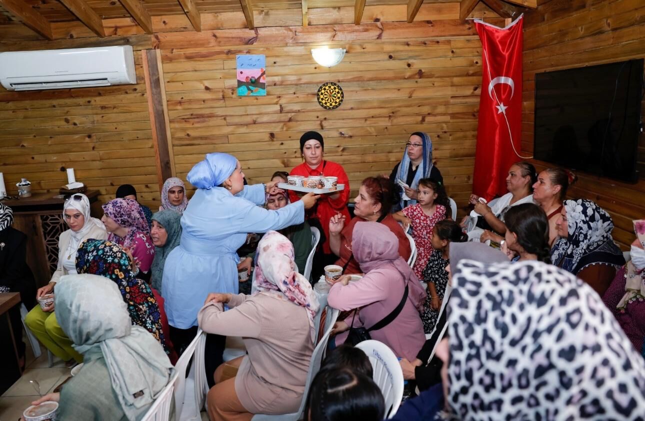 Vali Köşger, Yüreğir’de Vatandaşlarla Buluştu “Sizin Desteğiniz En Büyük Gücümüz”