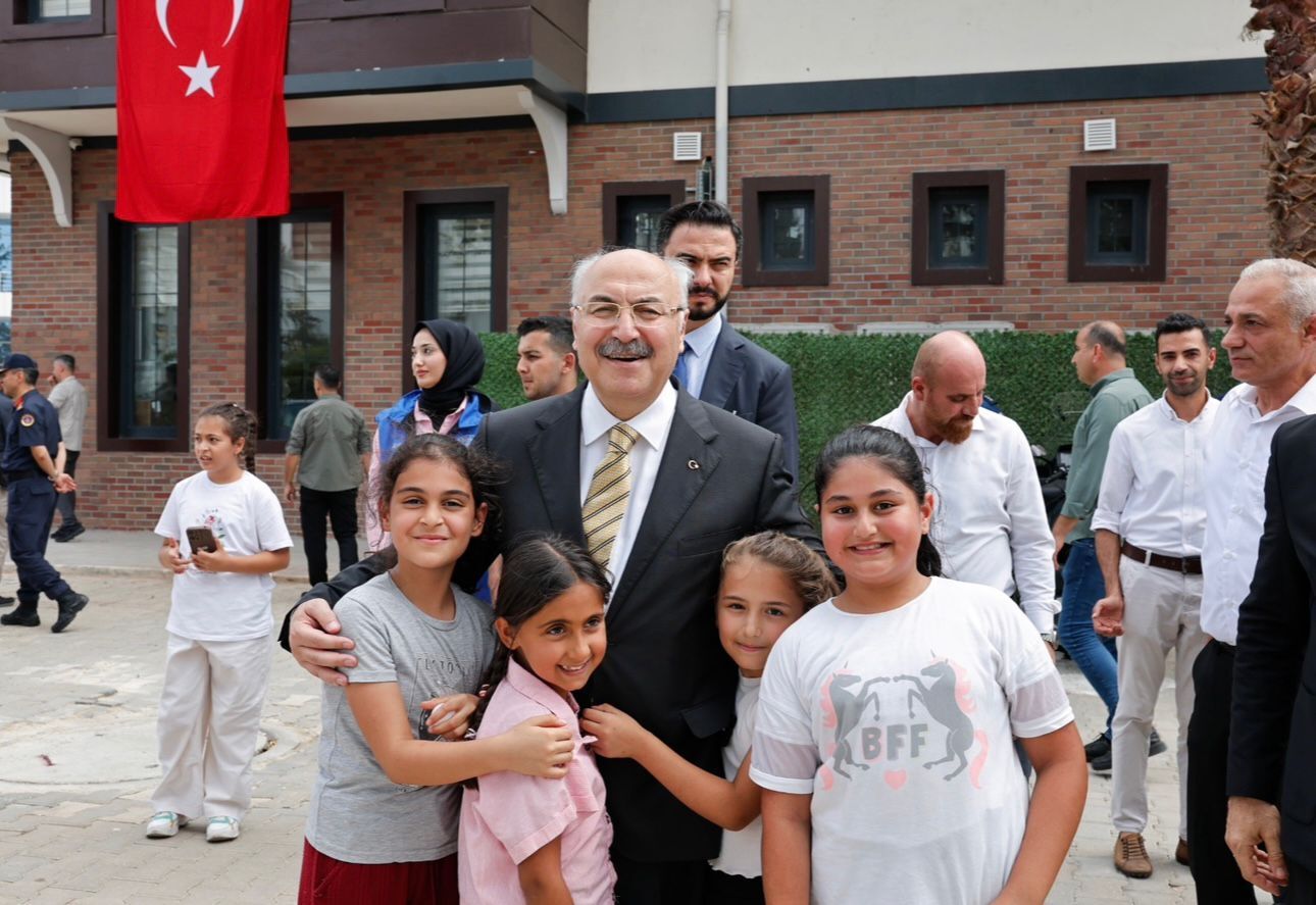 Vali Köşger’den Yüreğir Atakent Gençlik Merkezi’nde Ki Çocuklara Destek Ziyareti (2)
