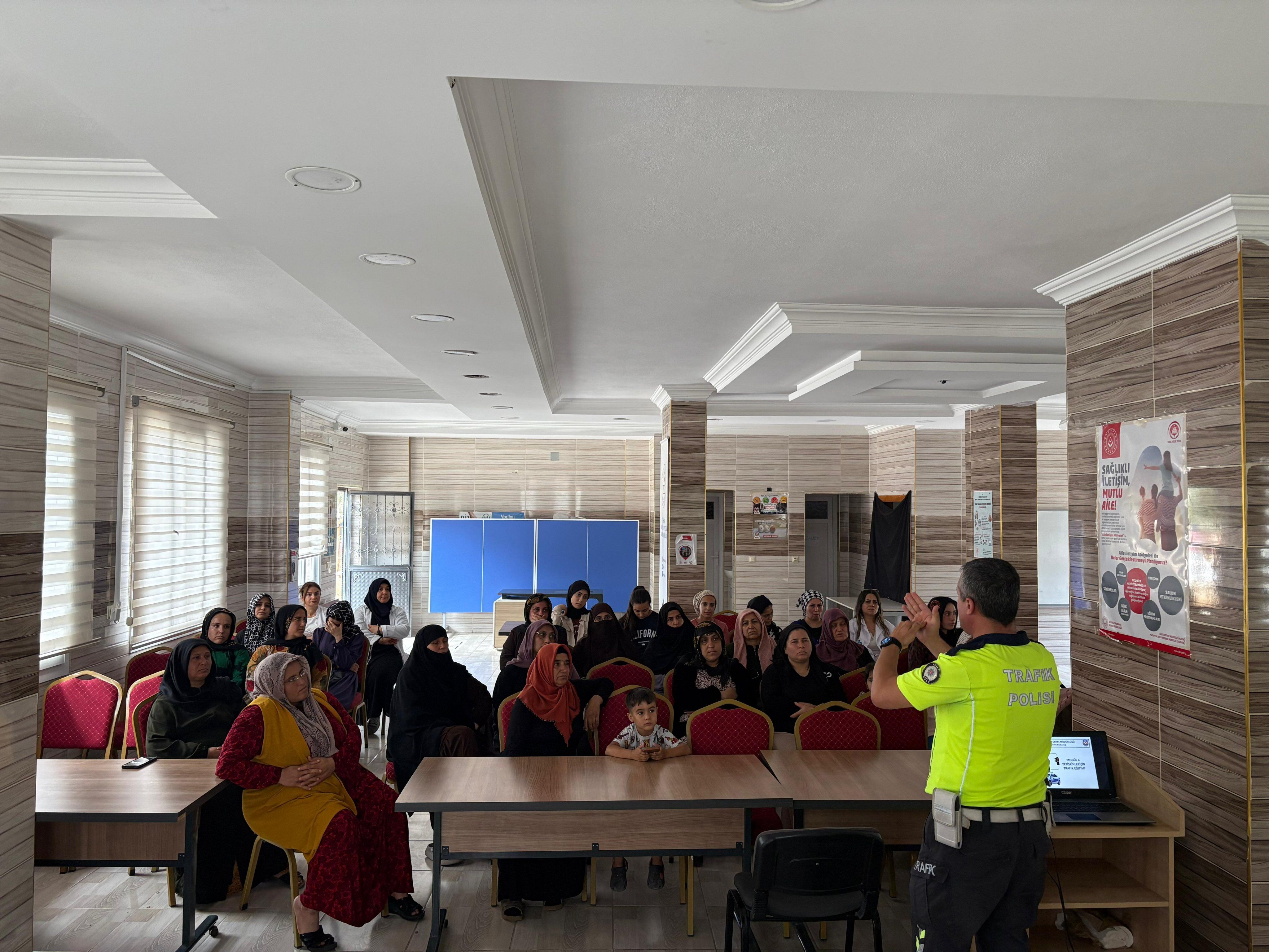 Yüreğir’de Ailelere Trafik Bilinci Aşılandı Kurallar Uygulamalı Anlatıldı (2)