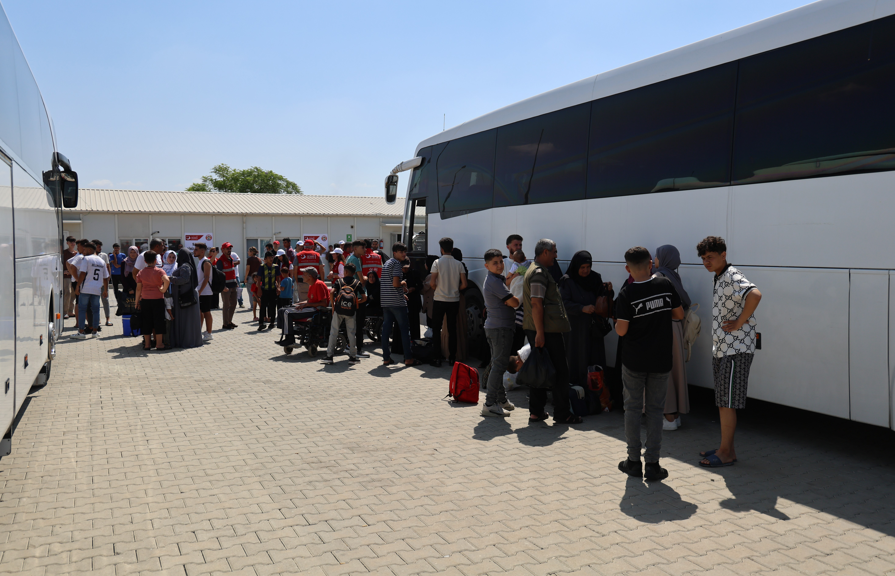 Adana’da 160 Suriye Vatandaşı Daha Ülkelerine Döndü (4)