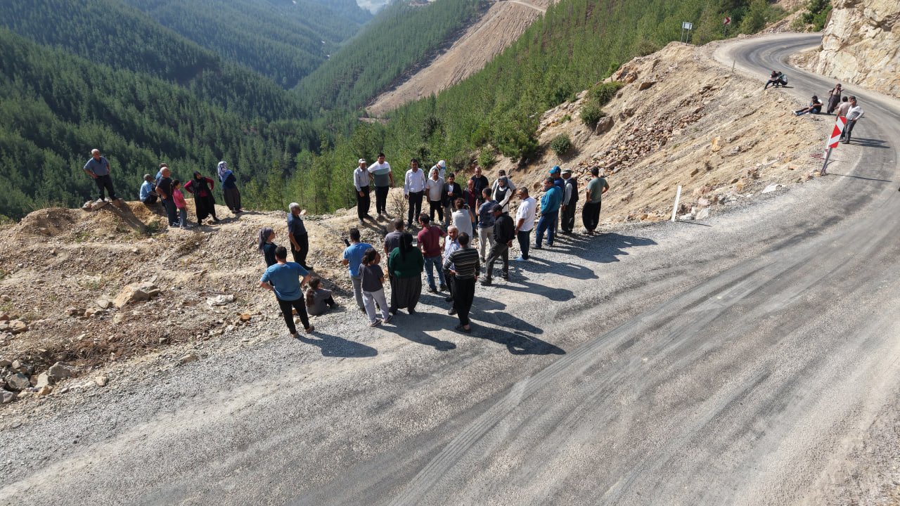 Adana’da 35 Yıldır Bitmeyen Yol Çilesi 5 Canı Alan Viraj Ölüm Tuzağına Döndü (1)